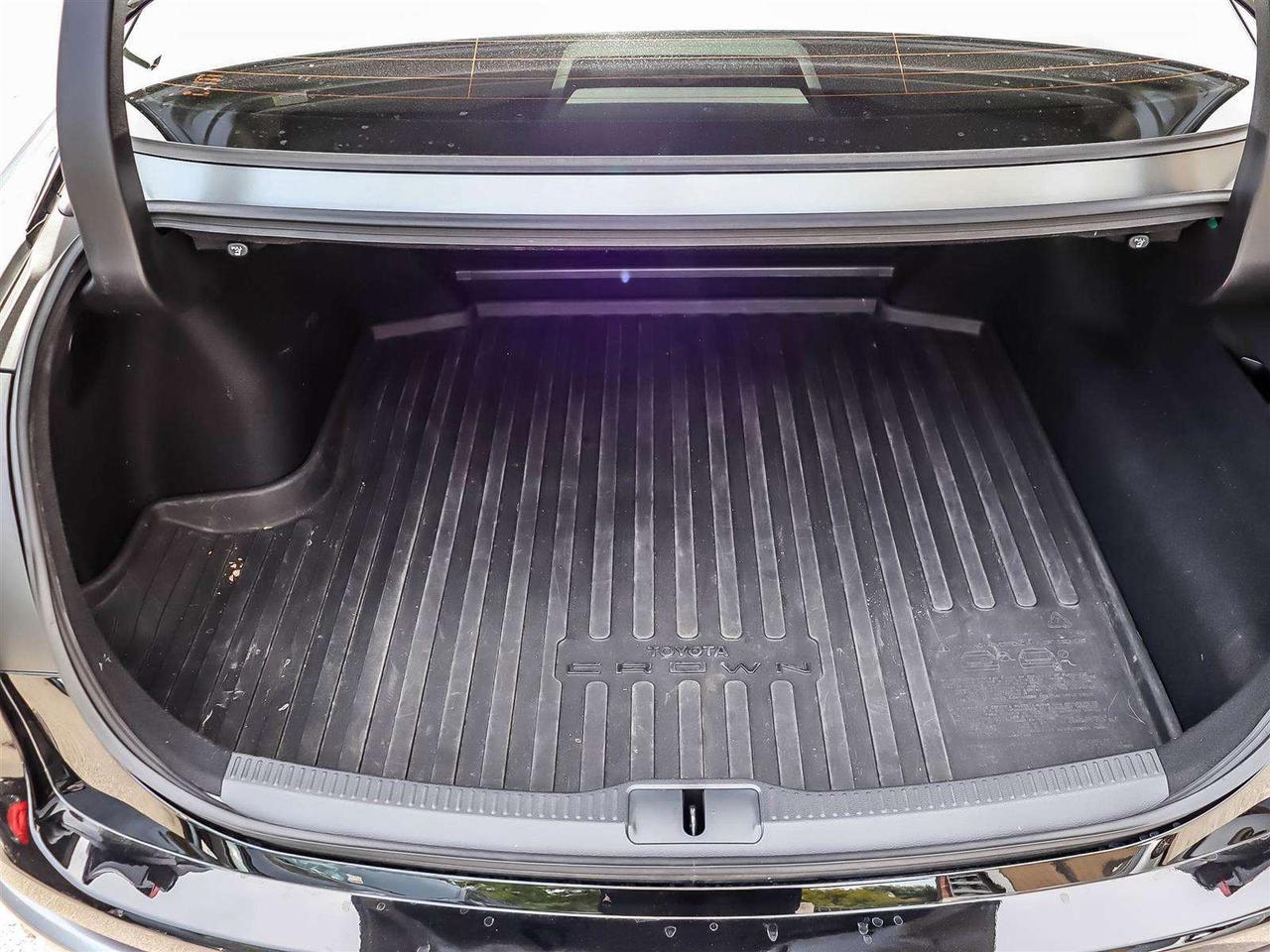 2023 Toyota Crown PLATINUM HYBRID AWD PANORAMIC ROOF NAVI Photo