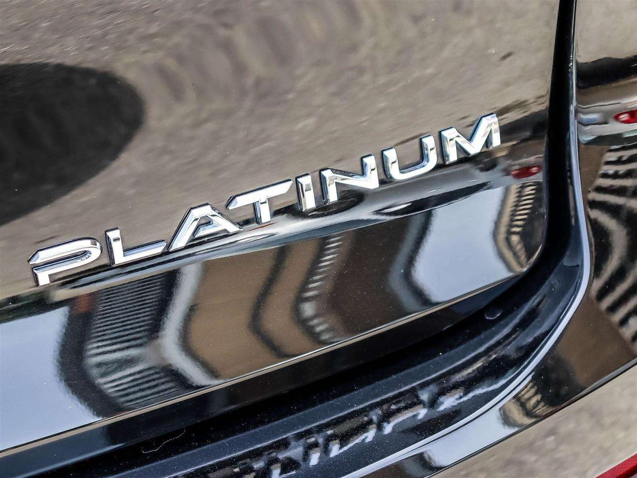 2023 Toyota Crown PLATINUM HYBRID AWD PANORAMIC ROOF NAVI Photo