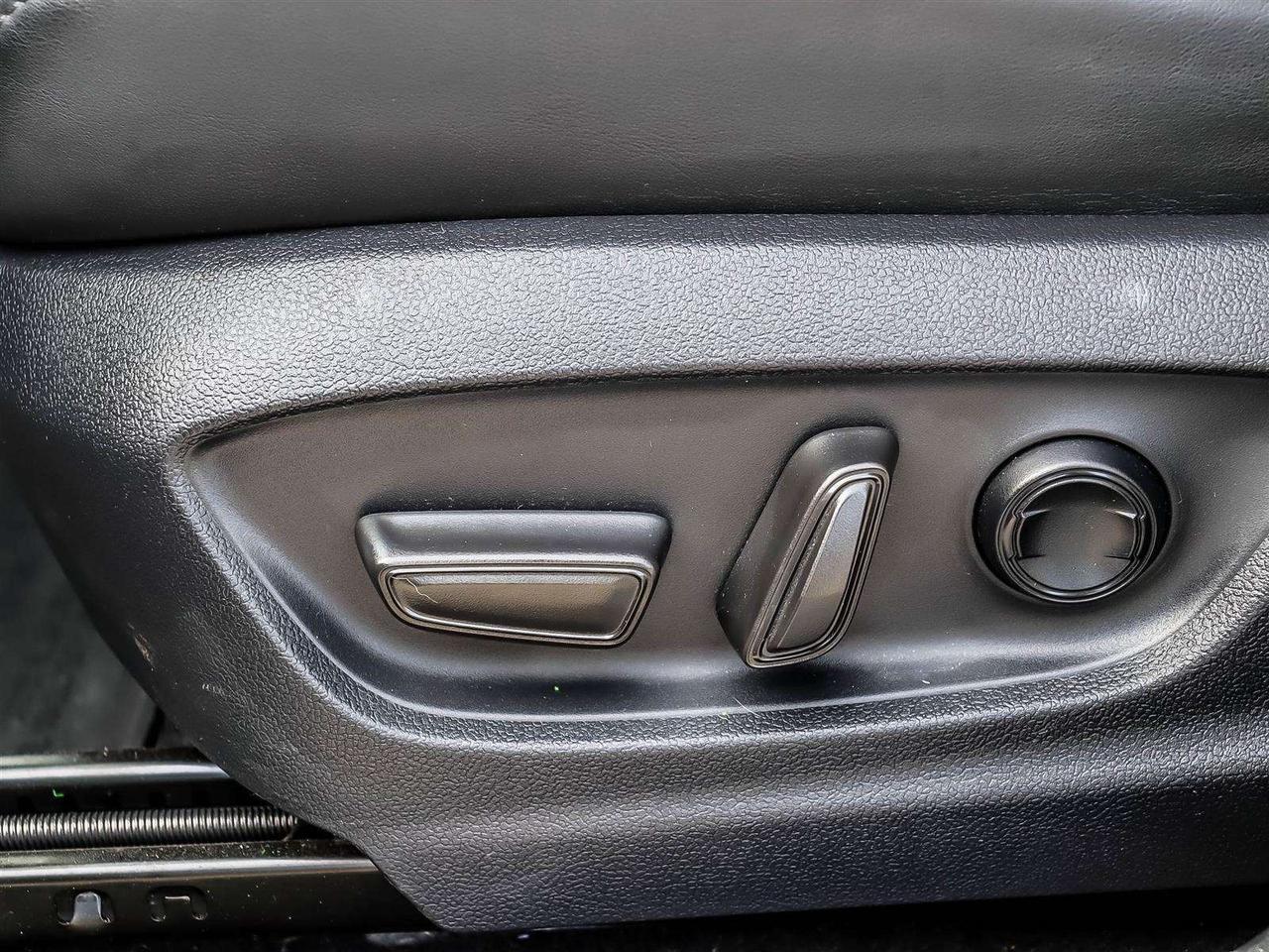 2023 Toyota Crown PLATINUM HYBRID AWD PANORAMIC ROOF NAVI Photo