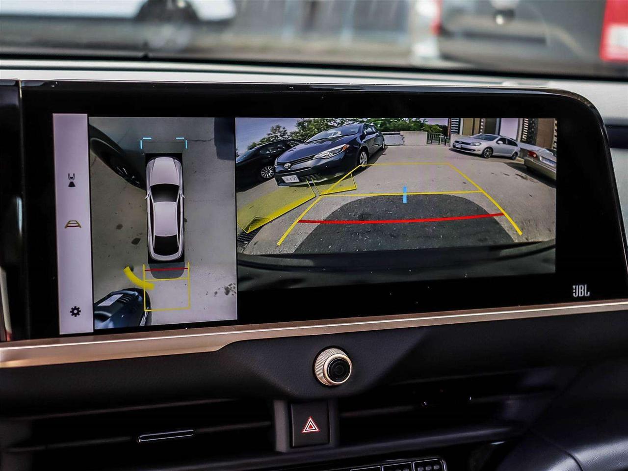 2023 Toyota Crown PLATINUM HYBRID AWD PANORAMIC ROOF NAVI Photo