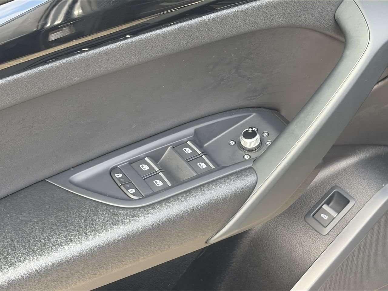 2023 Audi Q5 45 2.0T Komfort quattro 7sp S Tronic Keyless Start  Alloy Wheels  Leather  Apple/Android CarPlay Photo