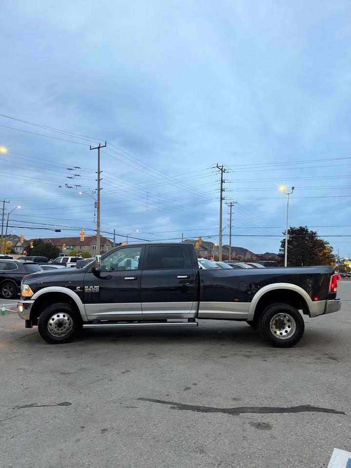 2018 RAM 3500 Laramie 4x4 Crew Cab 8' Box Photo4