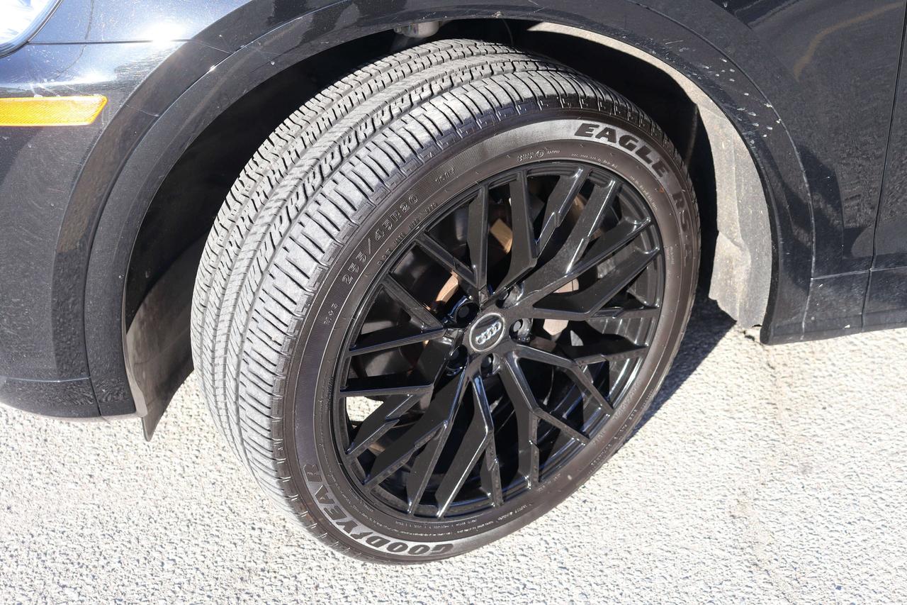 2020 Audi Q5 Progressiv   S line   Winter Tires   New Brakes Photo