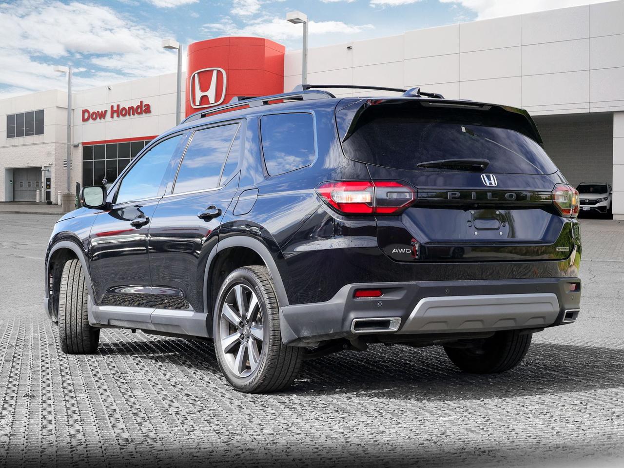 2024 Honda Pilot Touring 4dr All-Wheel Drive Photo