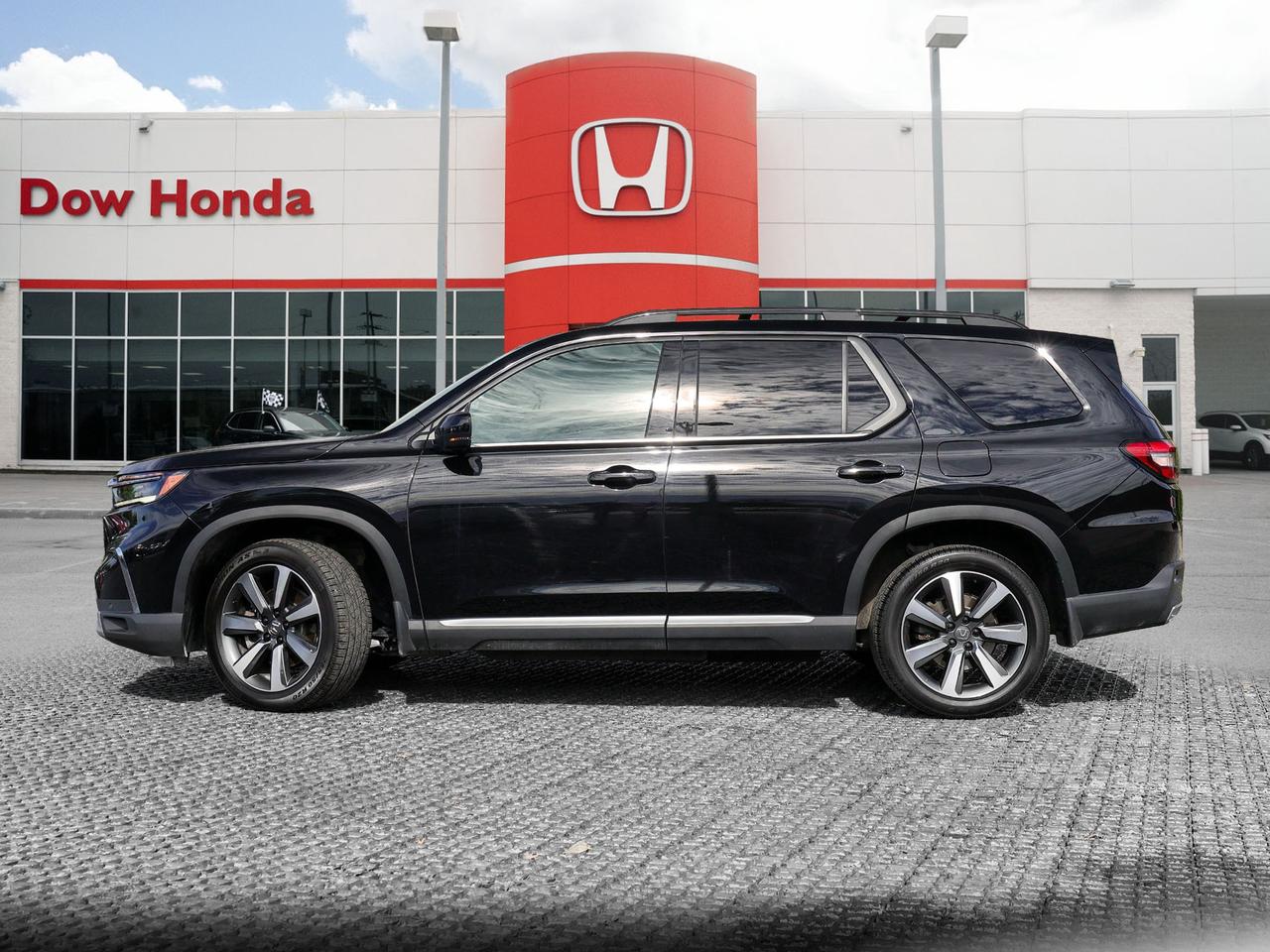 2024 Honda Pilot Touring 4dr All-Wheel Drive Photo