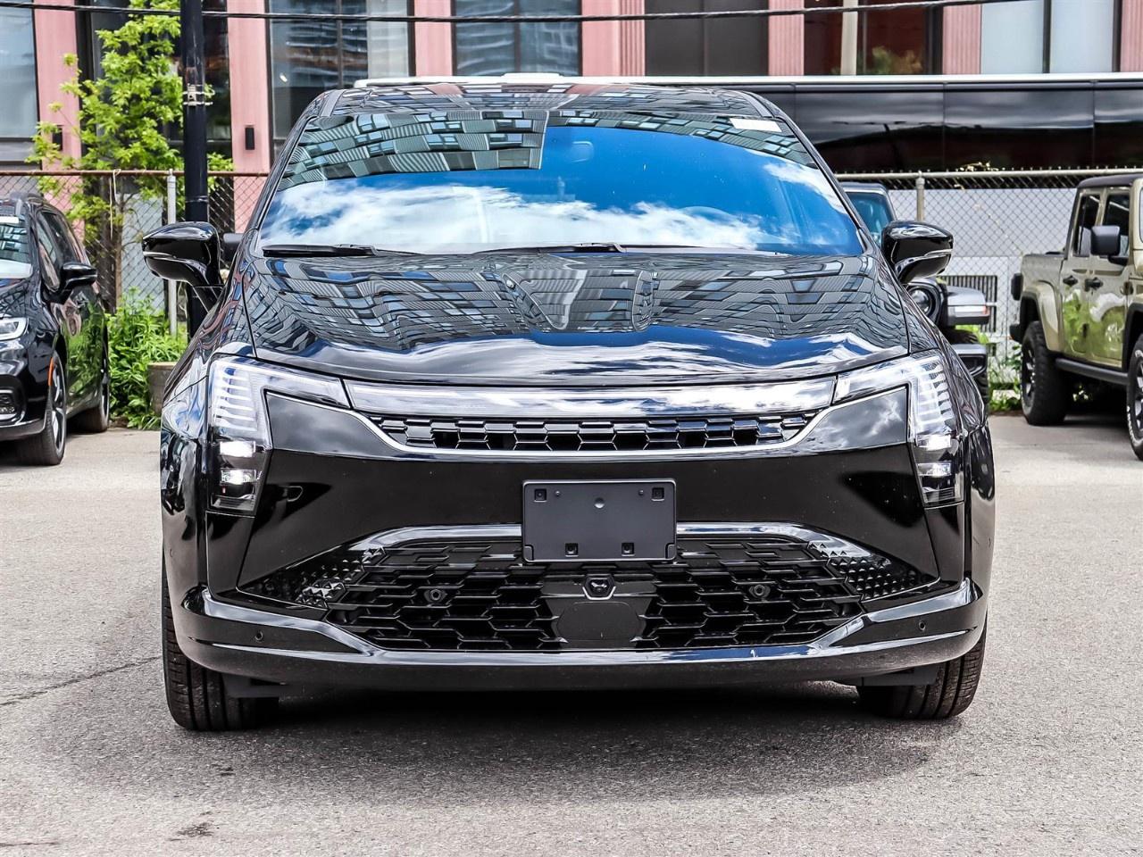 2027 Chrysler Pacifica Select AWD Photo5