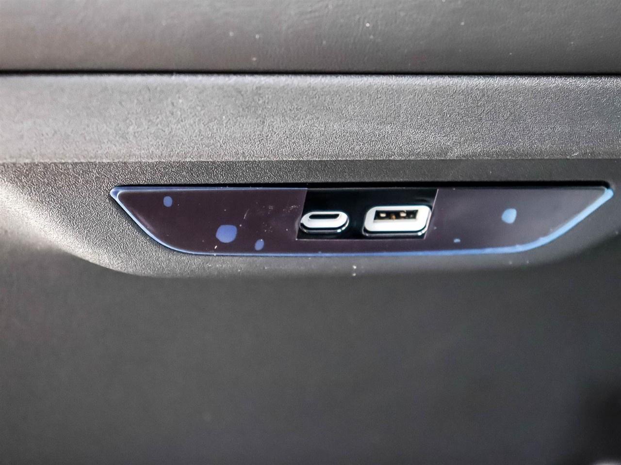 2027 Chrysler Pacifica Select AWD Photo