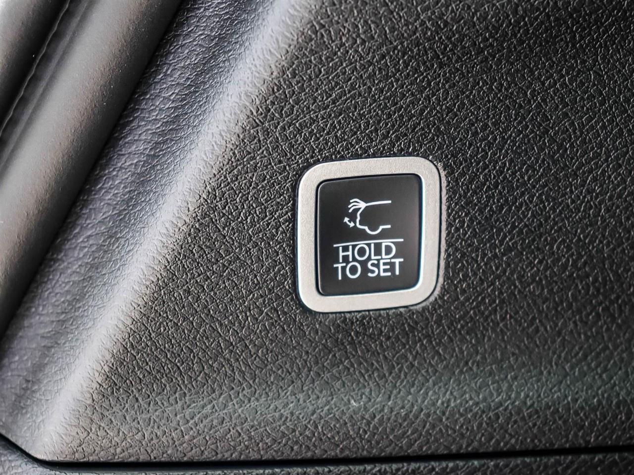 2027 Chrysler Pacifica Select AWD Photo
