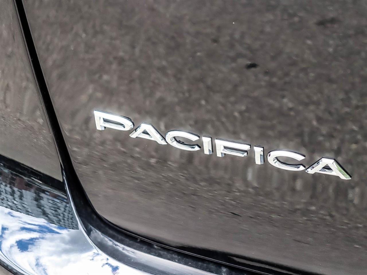 2027 Chrysler Pacifica Select AWD Photo