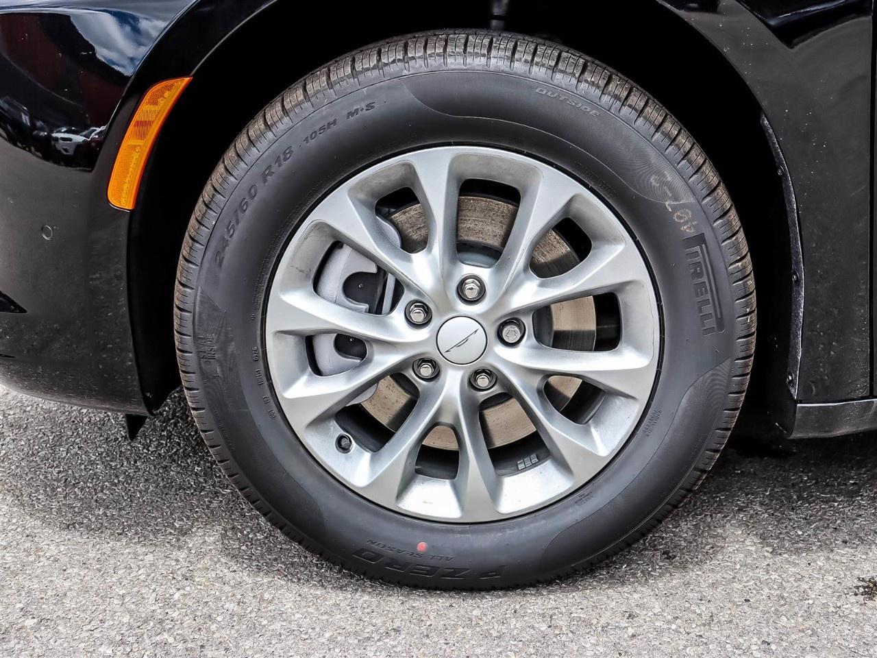 2027 Chrysler Pacifica Select AWD Photo