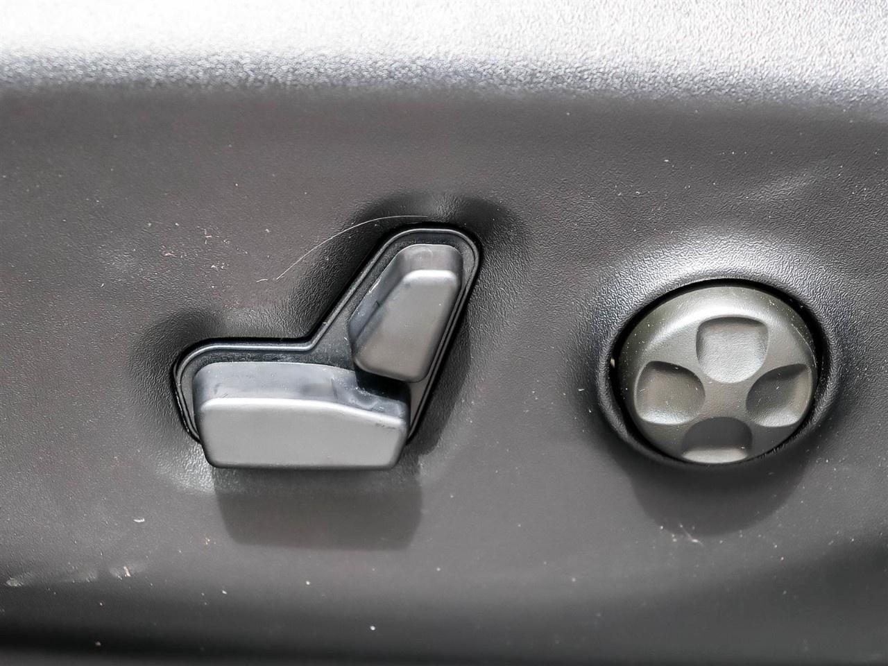 2027 Chrysler Pacifica Select AWD Photo