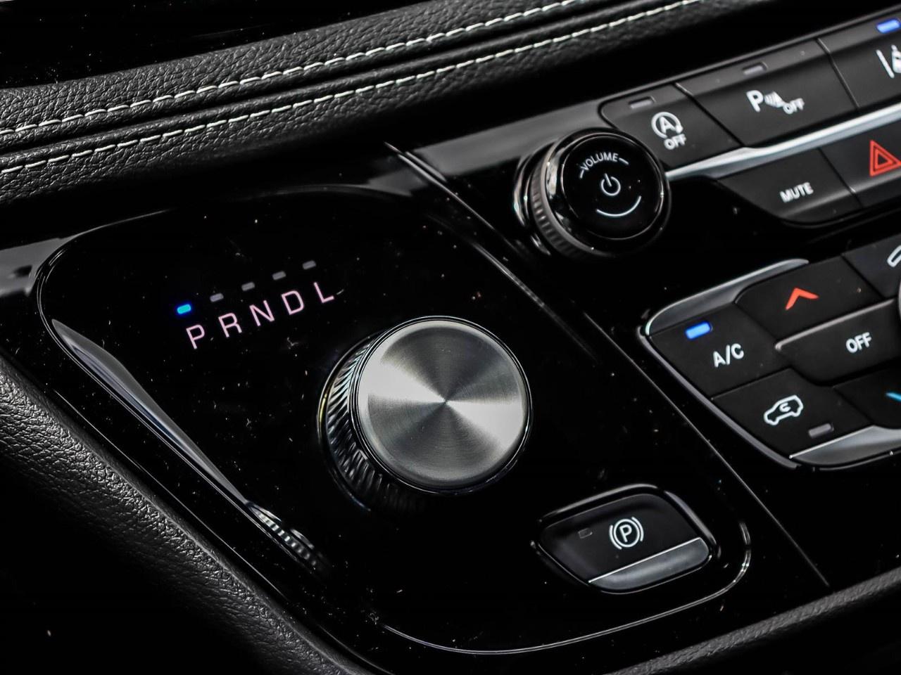 2027 Chrysler Pacifica Select AWD Photo