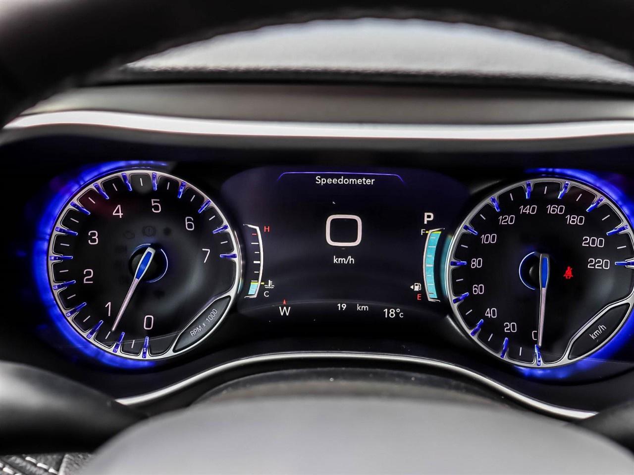 2027 Chrysler Pacifica Select AWD Photo