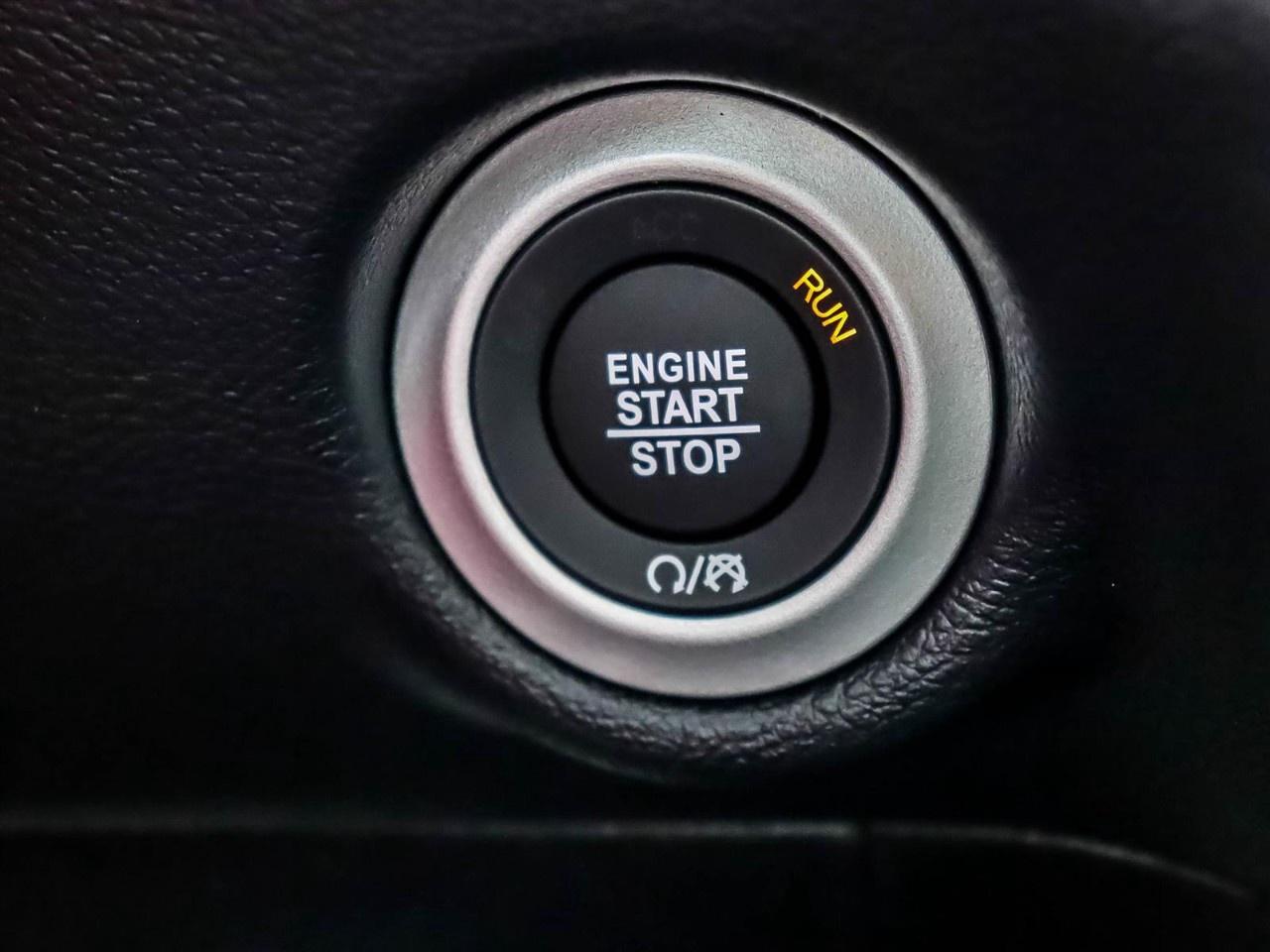 2027 Chrysler Pacifica Select AWD Photo