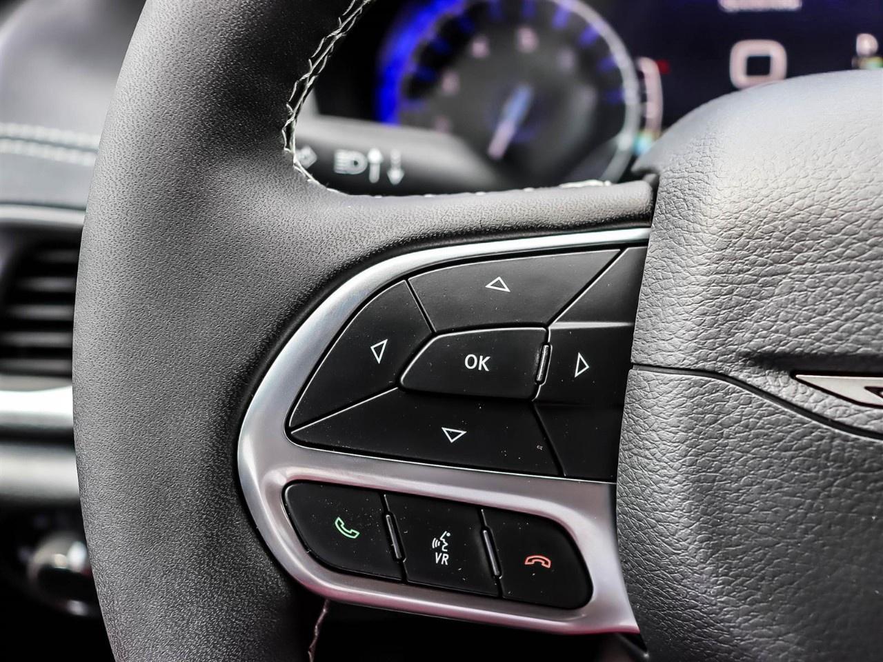 2027 Chrysler Pacifica Select AWD Photo