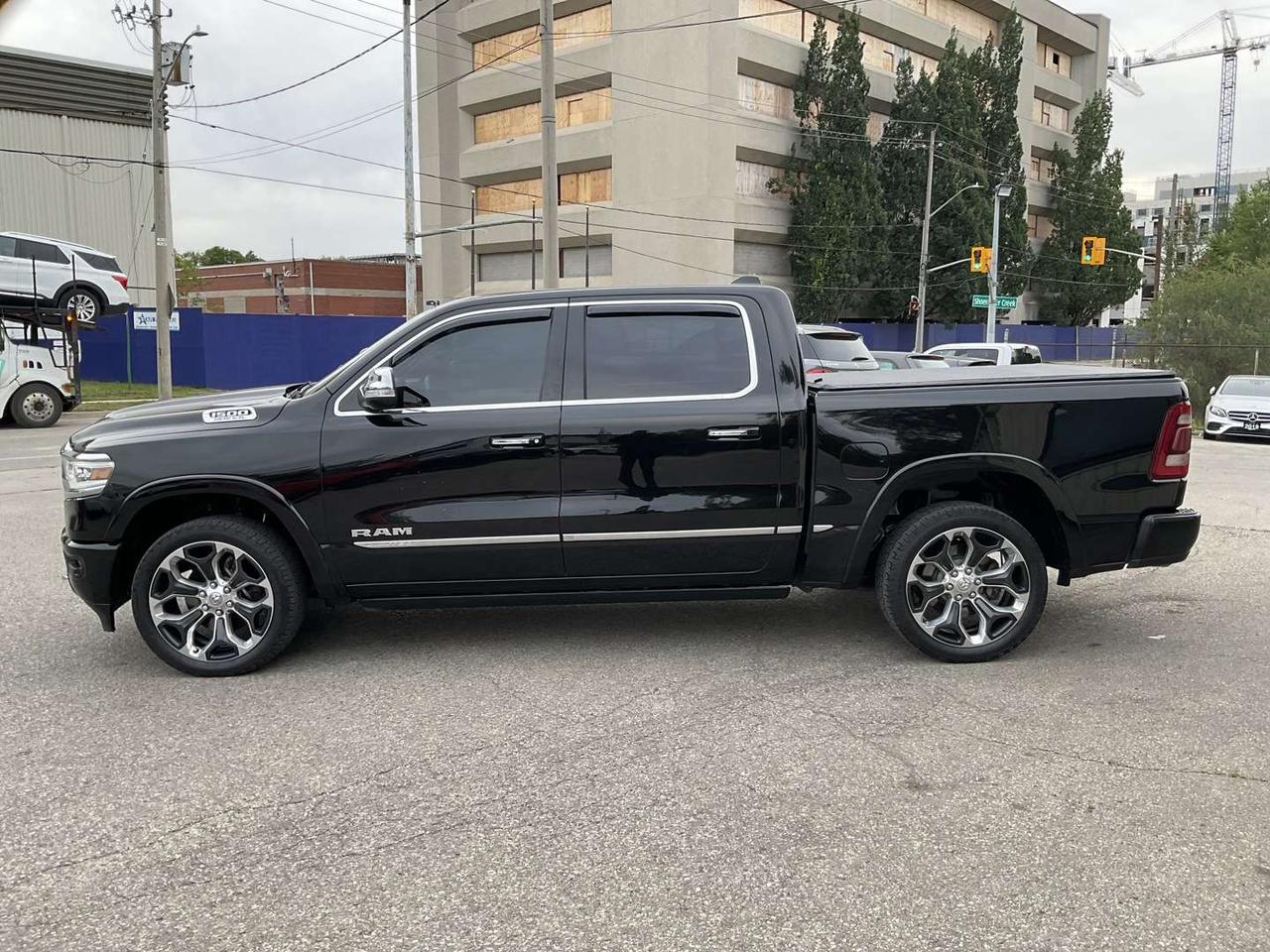 2022 RAM 1500 Limited Crew Cab SWB 4WD - LEATHER! NAV! BACK-UP CAM! BSM! PANO ROOF! Photo