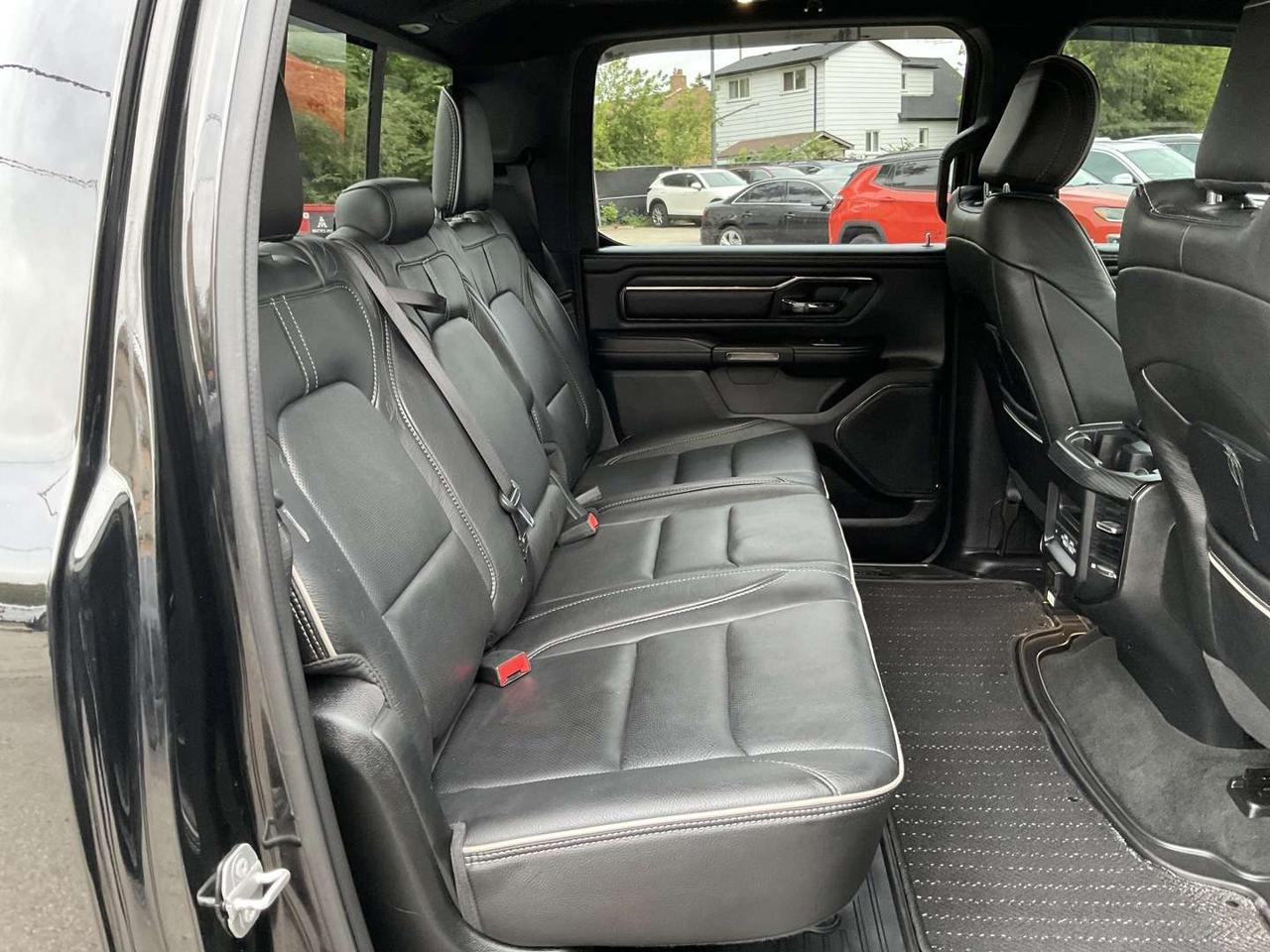2022 RAM 1500 Limited Crew Cab SWB 4WD - LEATHER! NAV! BACK-UP CAM! BSM! PANO ROOF! Photo