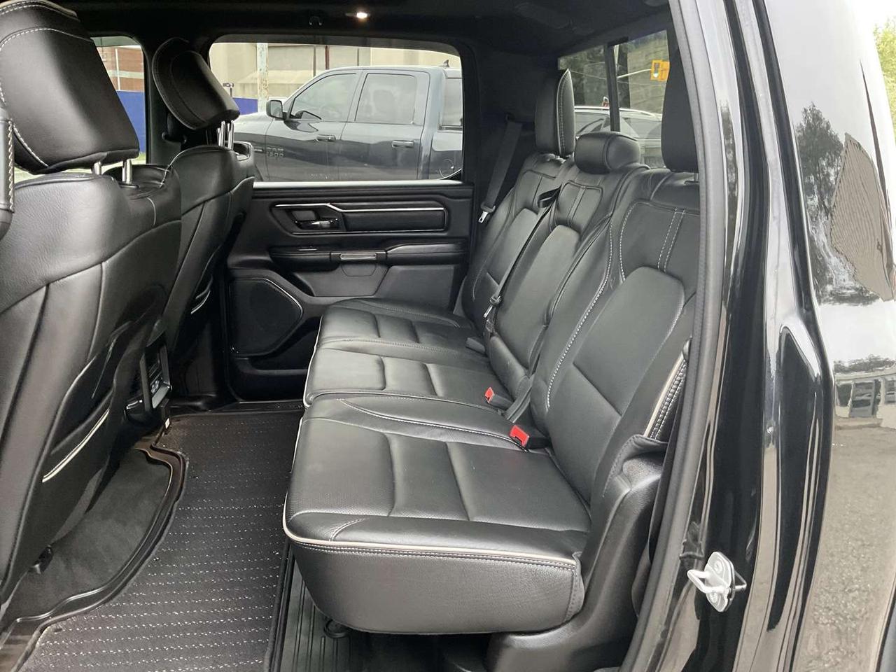 2022 RAM 1500 Limited Crew Cab SWB 4WD - LEATHER! NAV! BACK-UP CAM! BSM! PANO ROOF! Photo