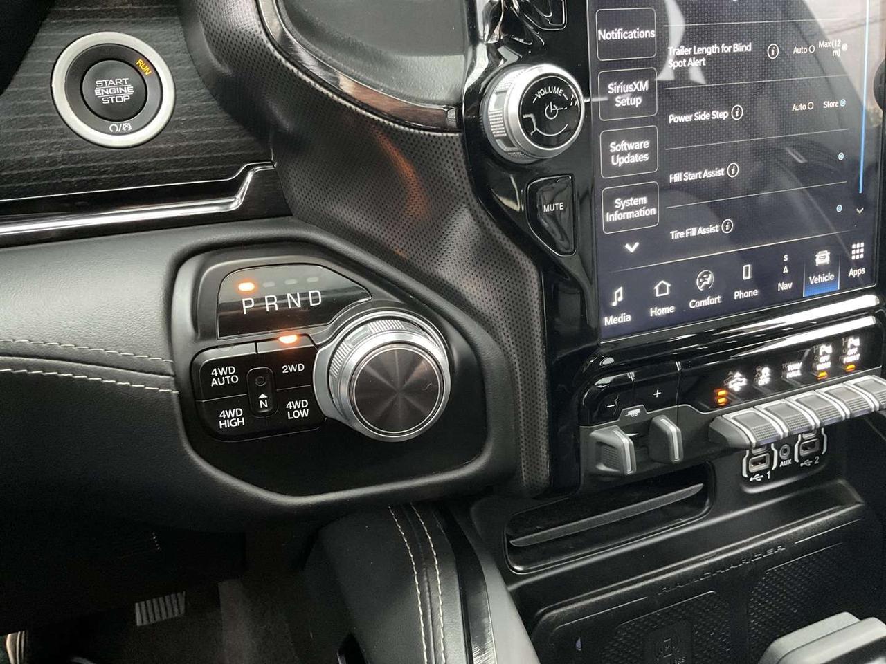 2022 RAM 1500 Limited Crew Cab SWB 4WD - LEATHER! NAV! BACK-UP CAM! BSM! PANO ROOF! Photo
