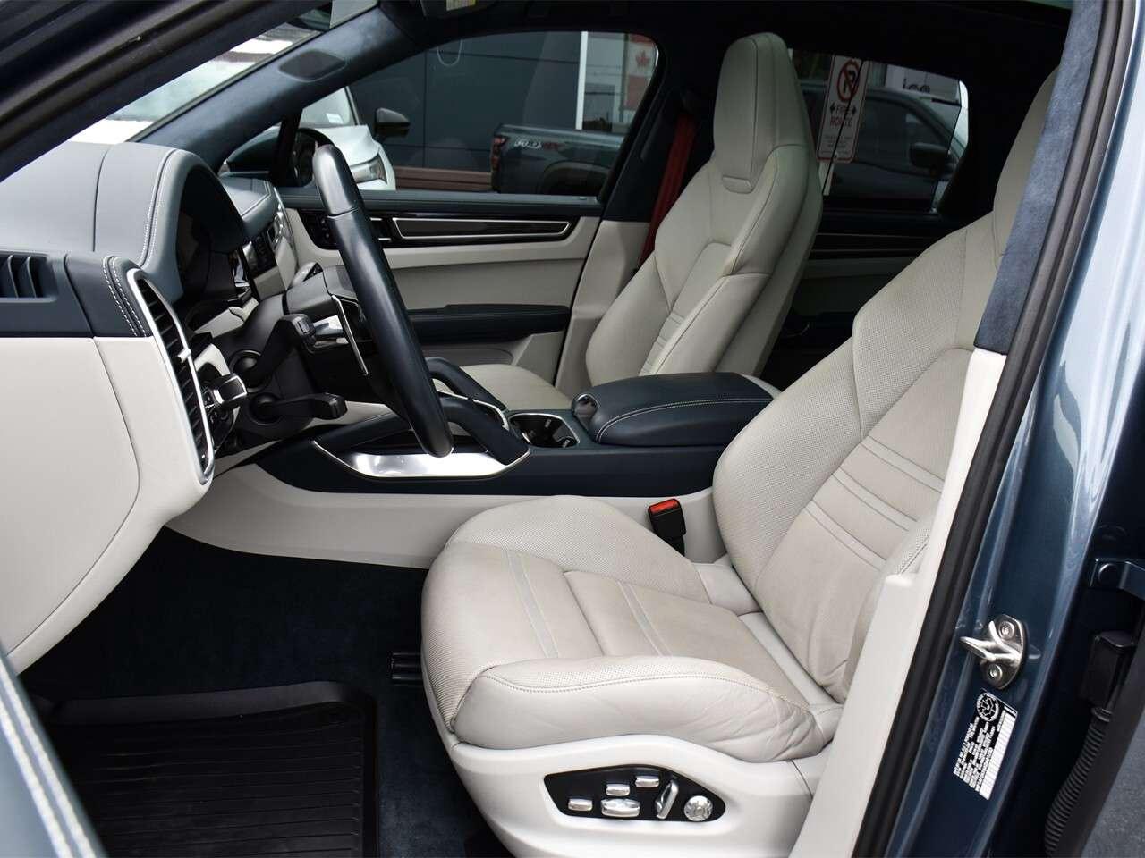 2019 Porsche Cayenne LOW KMS, BI-TURBO, 2 SETS OF PORSCHE ALLOYS Photo