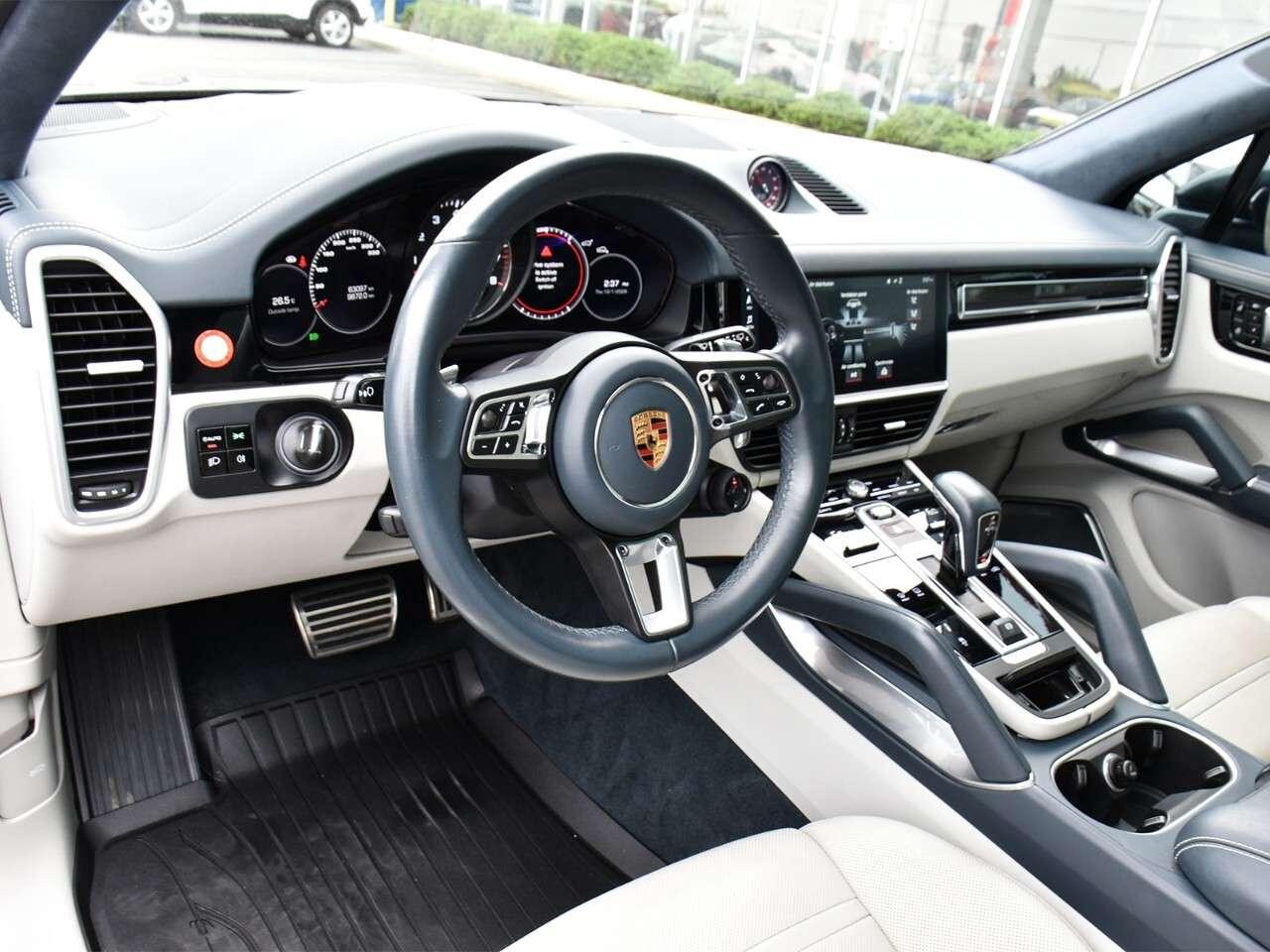 2019 Porsche Cayenne LOW KMS, BI-TURBO, 2 SETS OF PORSCHE ALLOYS Photo
