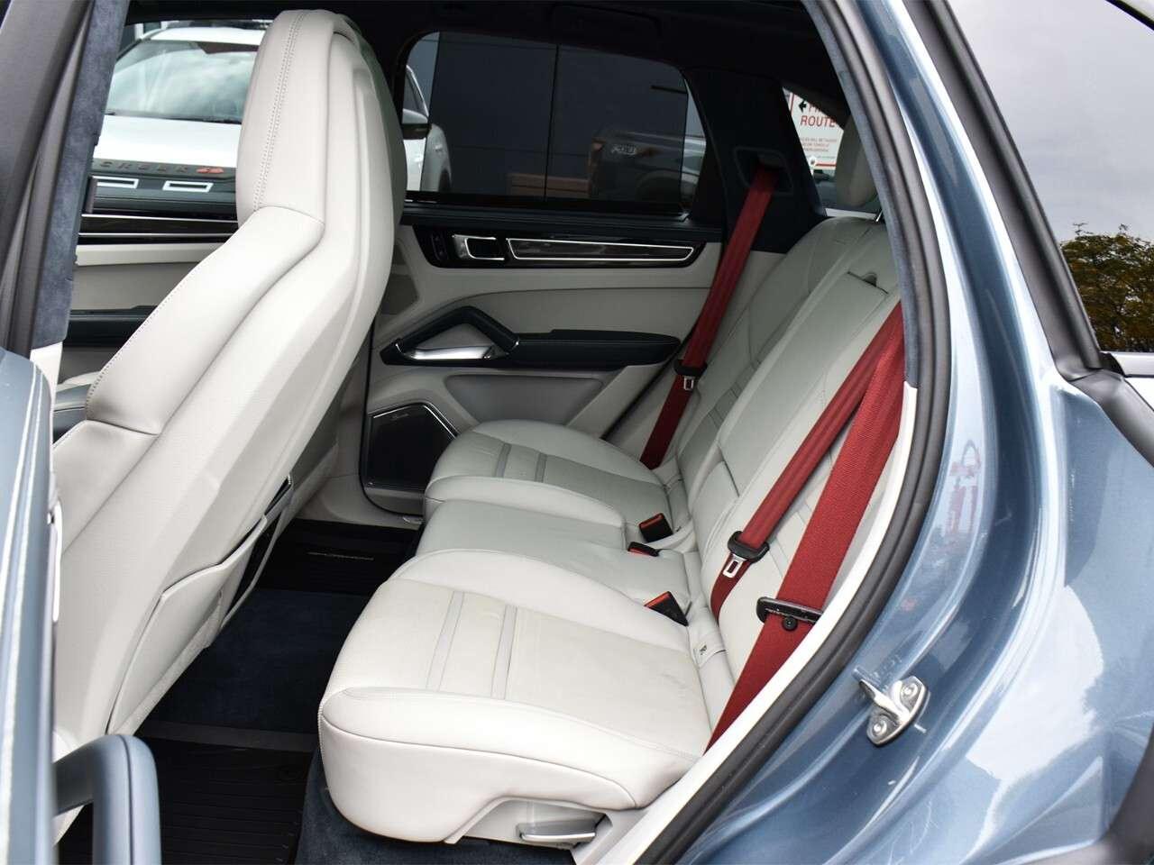 2019 Porsche Cayenne LOW KMS, BI-TURBO, 2 SETS OF PORSCHE ALLOYS Photo