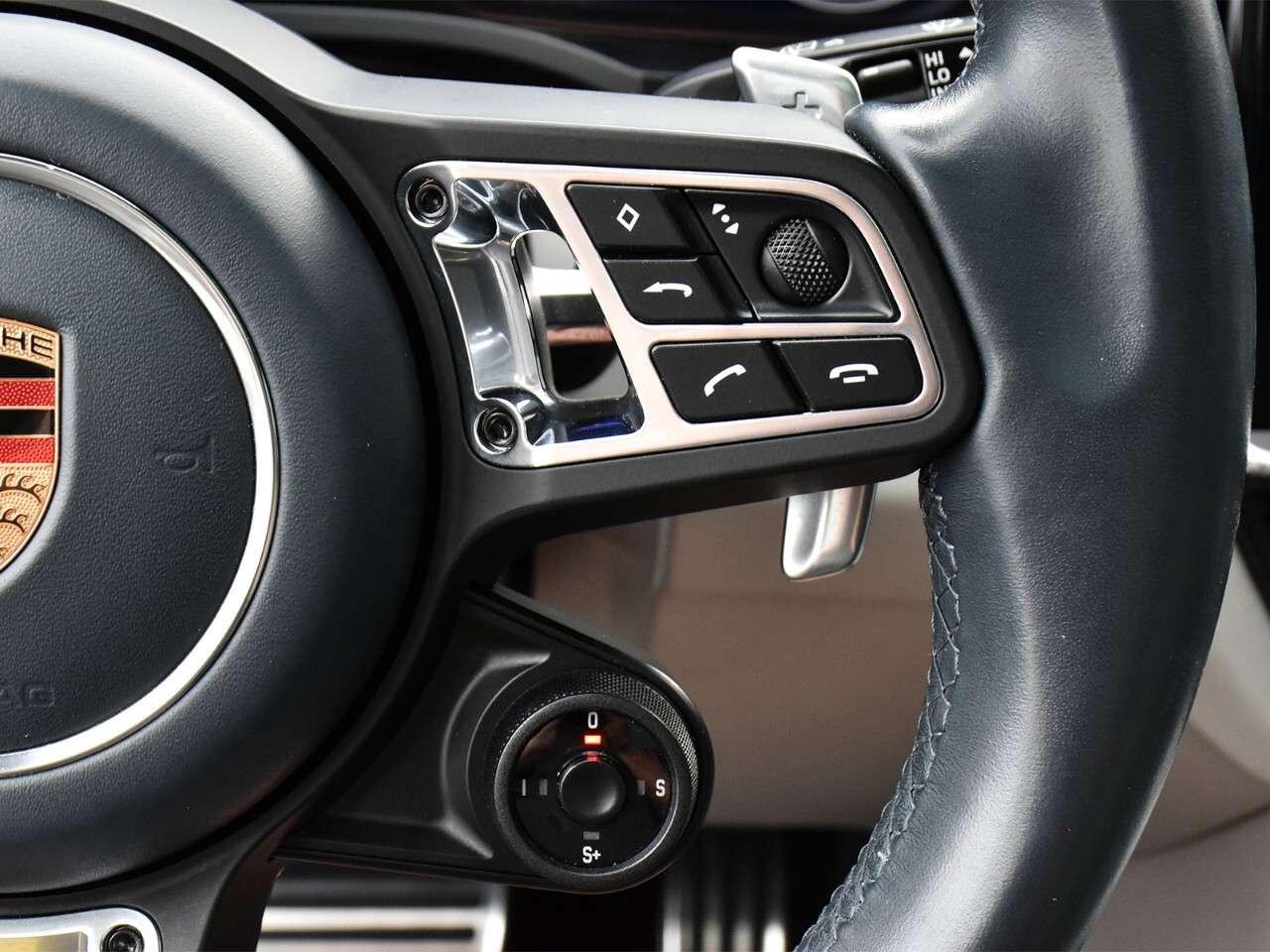 2019 Porsche Cayenne LOW KMS, BI-TURBO, 2 SETS OF PORSCHE ALLOYS Photo