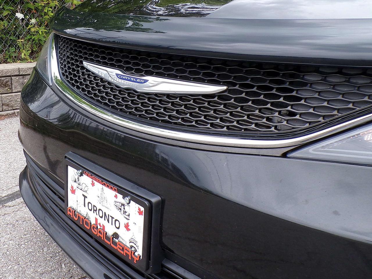 2019 Chrysler Pacifica TOURING STOW&GO 7-PASS CAMERA PWR SLIDING DOORS R. START Photo
