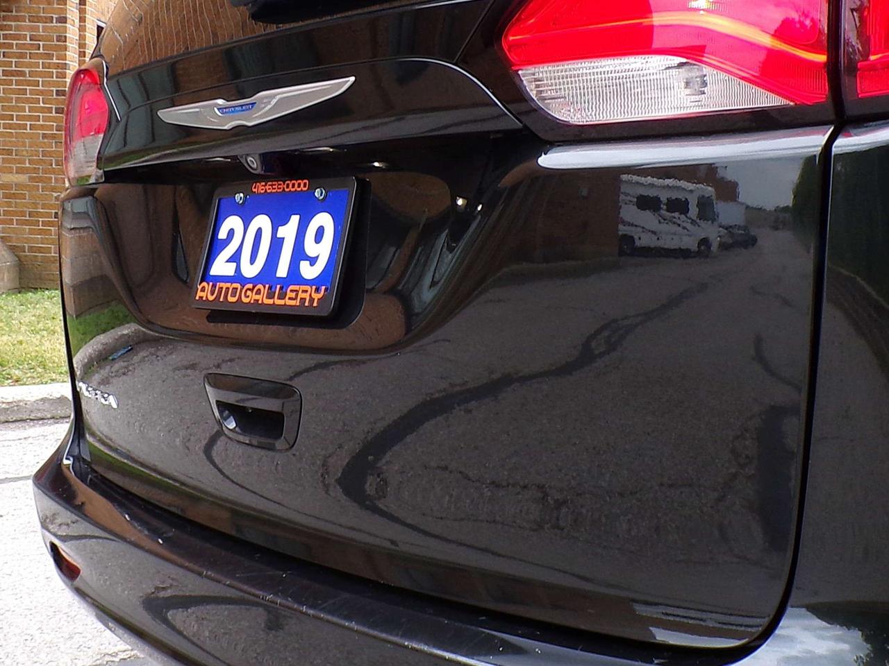 2019 Chrysler Pacifica TOURING STOW&GO 7-PASS CAMERA PWR SLIDING DOORS R. START Photo