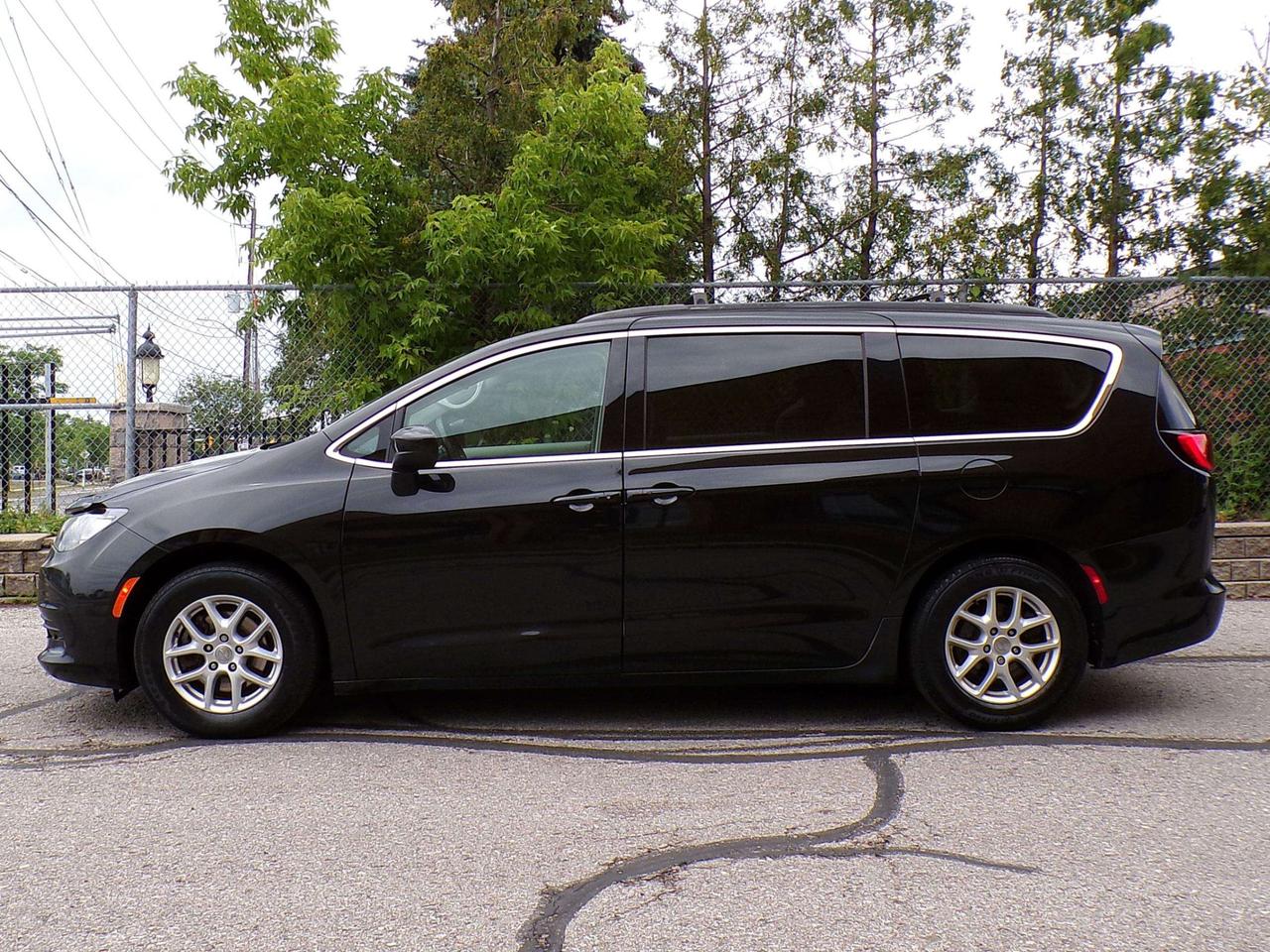 2019 Chrysler Pacifica TOURING STOW&GO 7-PASS CAMERA PWR SLIDING DOORS R. START Photo
