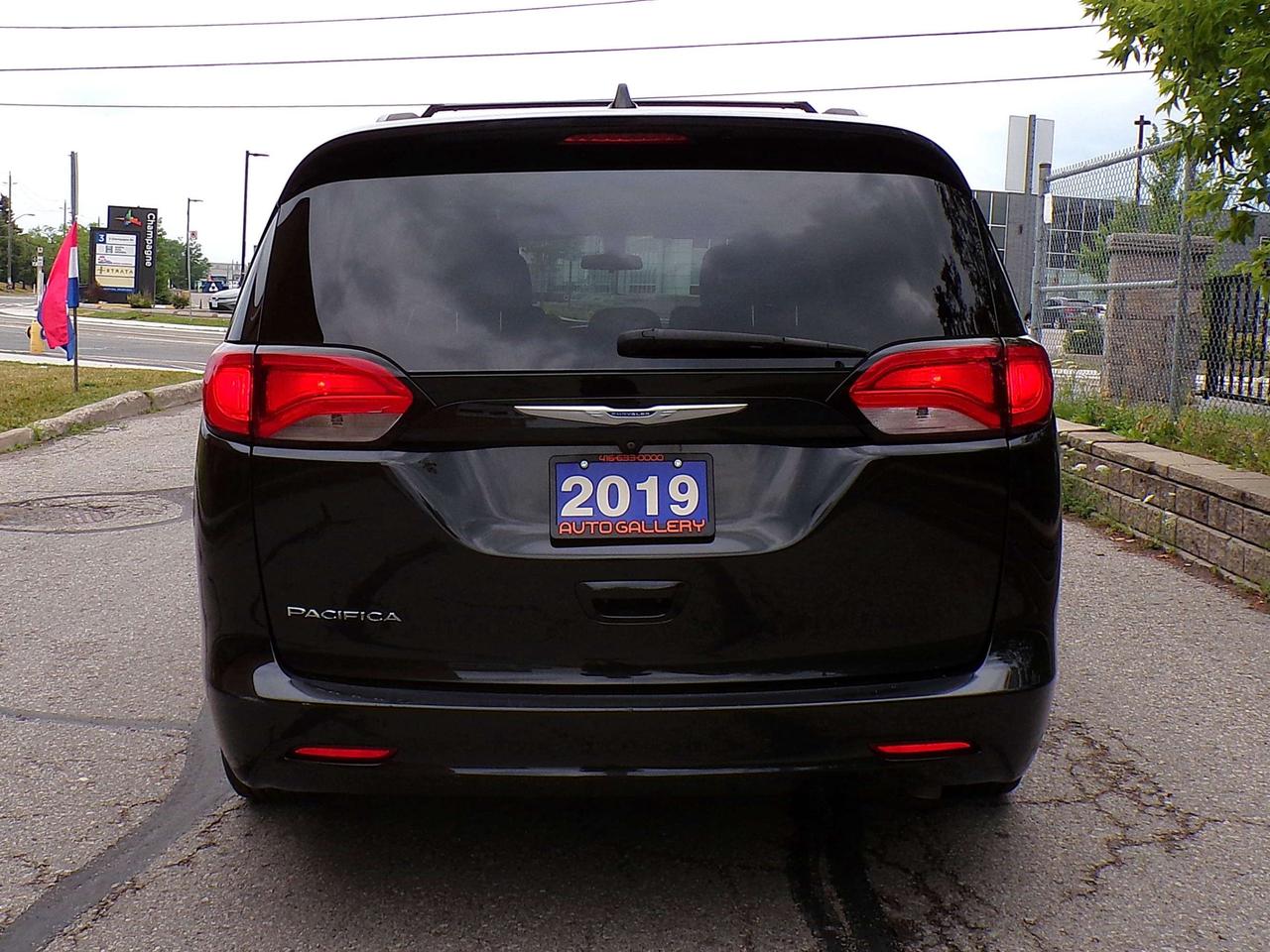 2019 Chrysler Pacifica TOURING STOW&GO 7-PASS CAMERA PWR SLIDING DOORS R. START Photo