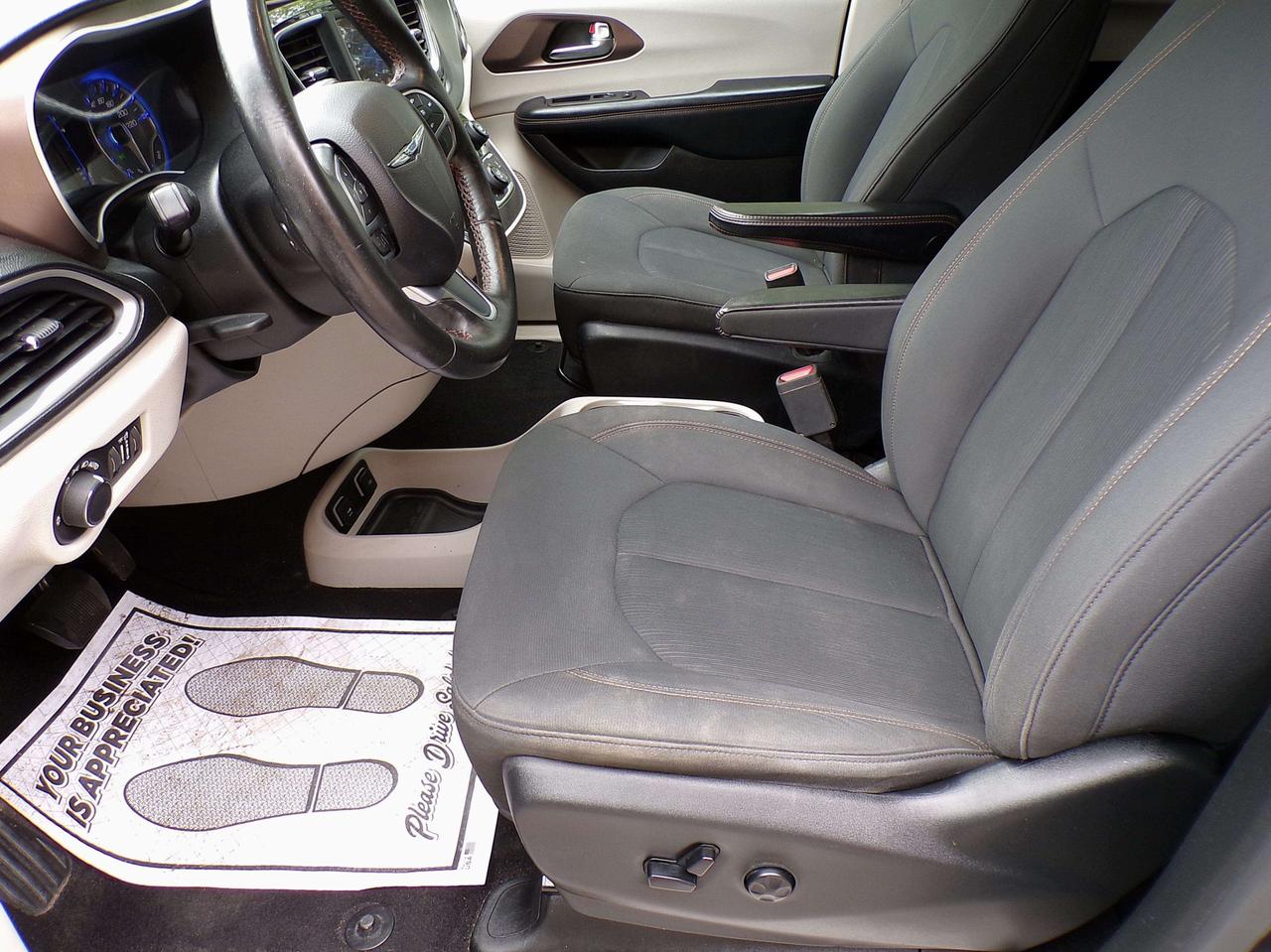 2019 Chrysler Pacifica TOURING STOW&GO 7-PASS CAMERA PWR SLIDING DOORS R. START Photo