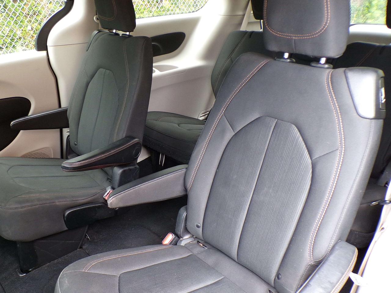 2019 Chrysler Pacifica TOURING STOW&GO 7-PASS CAMERA PWR SLIDING DOORS R. START Photo