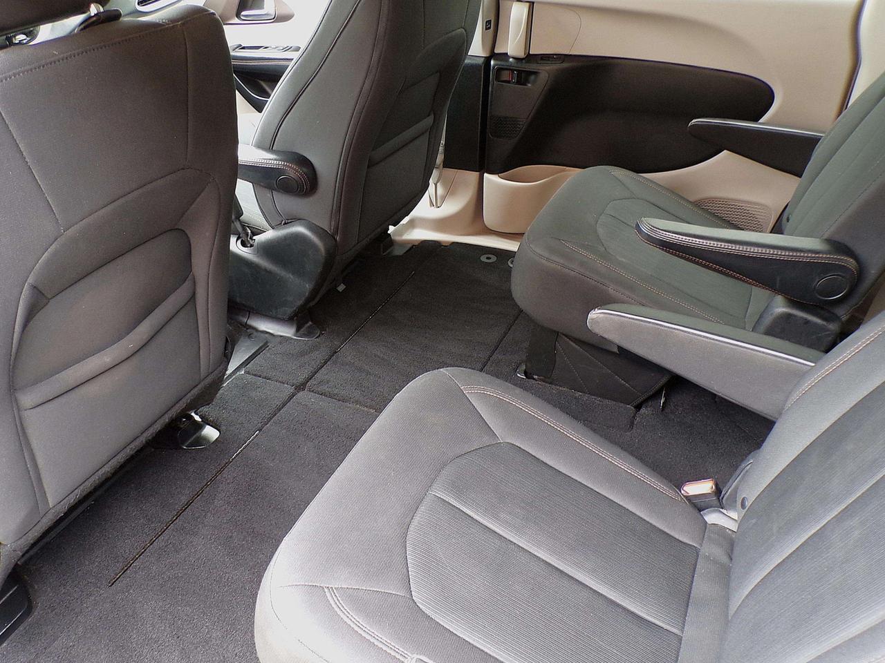 2019 Chrysler Pacifica TOURING STOW&GO 7-PASS CAMERA PWR SLIDING DOORS R. START Photo