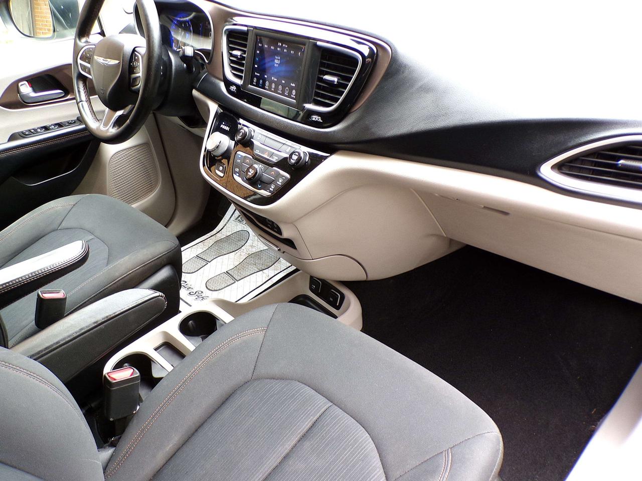2019 Chrysler Pacifica TOURING STOW&GO 7-PASS CAMERA PWR SLIDING DOORS R. START Photo