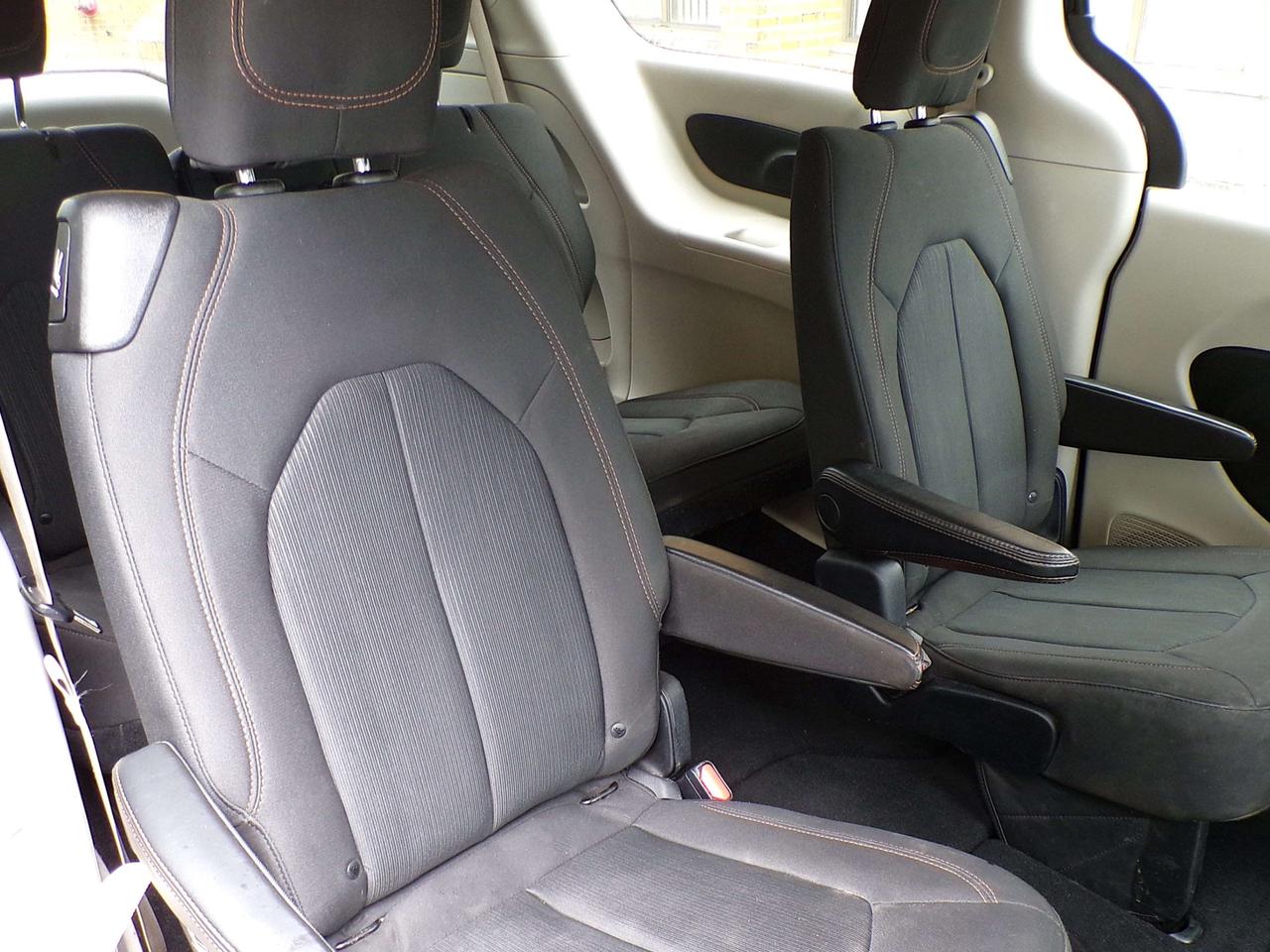 2019 Chrysler Pacifica TOURING STOW&GO 7-PASS CAMERA PWR SLIDING DOORS R. START Photo