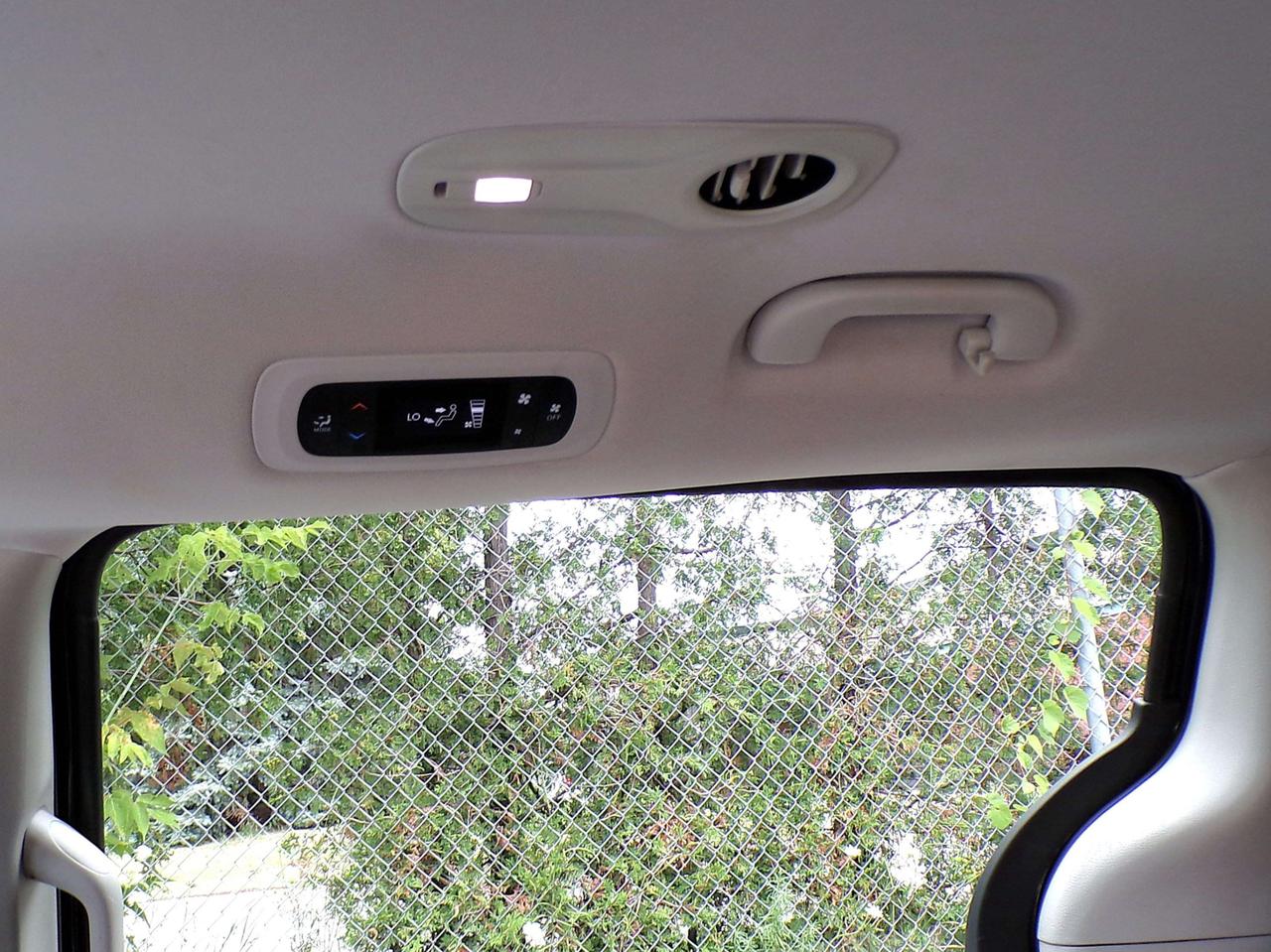2019 Chrysler Pacifica TOURING STOW&GO 7-PASS CAMERA PWR SLIDING DOORS R. START Photo