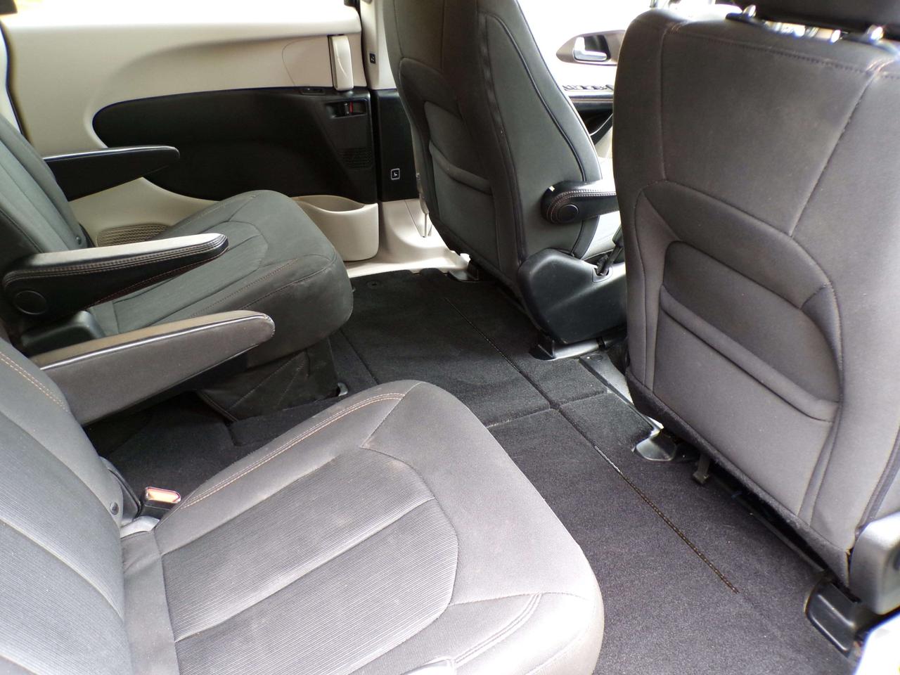 2019 Chrysler Pacifica TOURING STOW&GO 7-PASS CAMERA PWR SLIDING DOORS R. START Photo