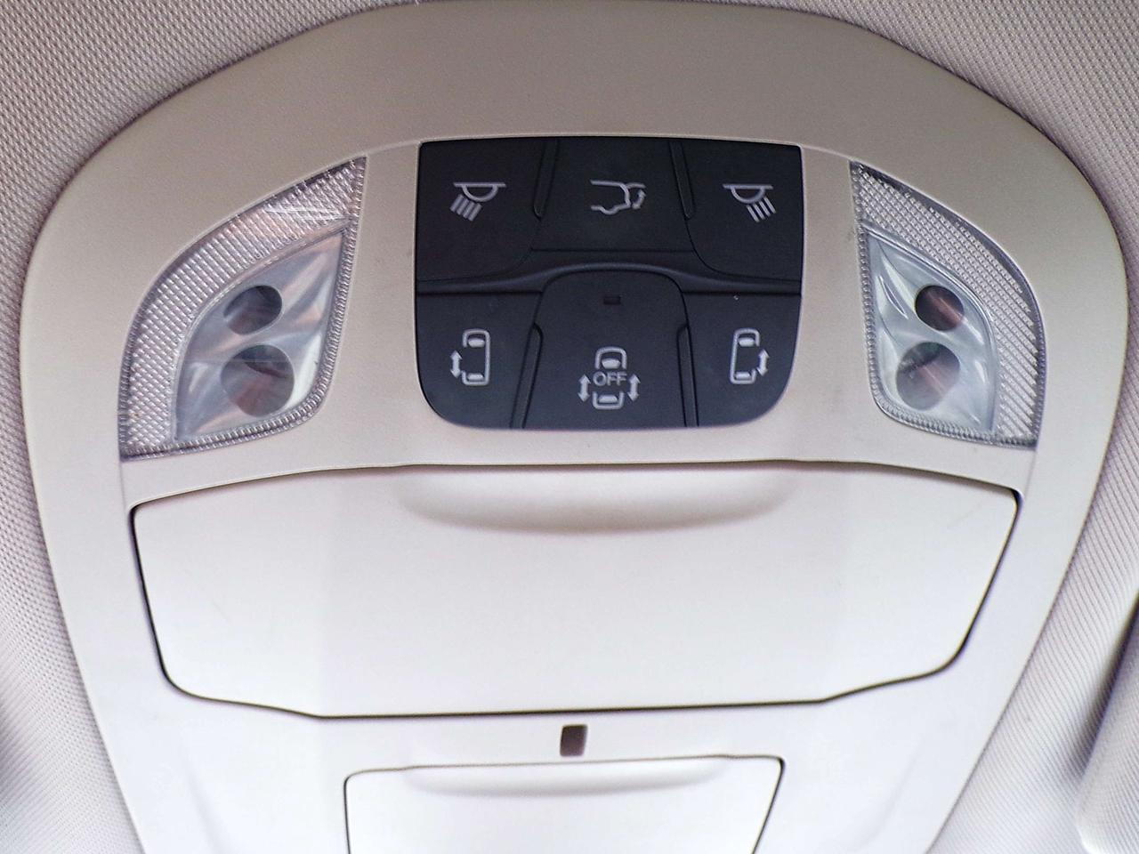 2019 Chrysler Pacifica TOURING STOW&GO 7-PASS CAMERA PWR SLIDING DOORS R. START Photo