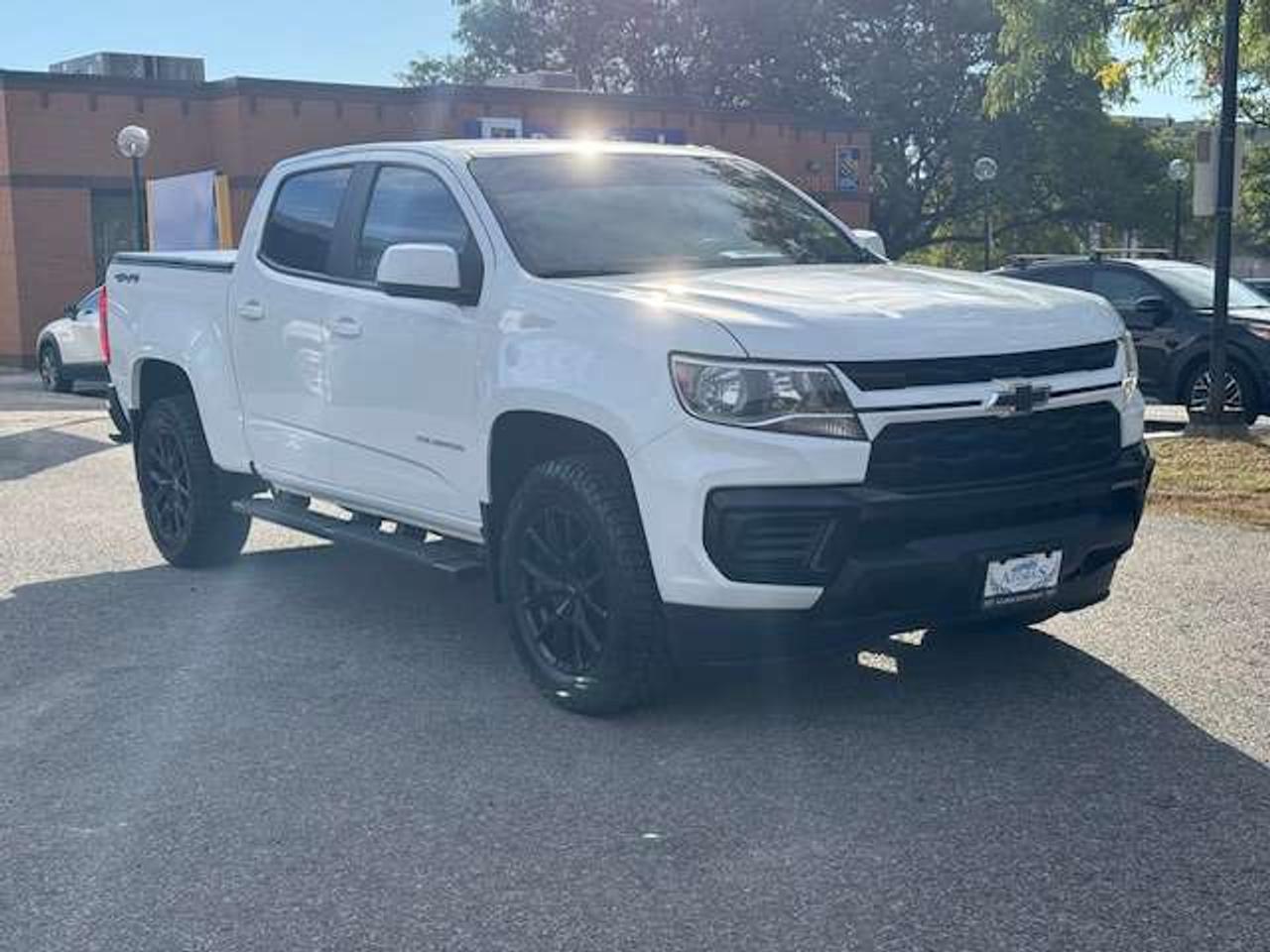 2021 Chevrolet Colorado 4x4 CrewCab Certified CleanCarfax Tonneau Cover Photo