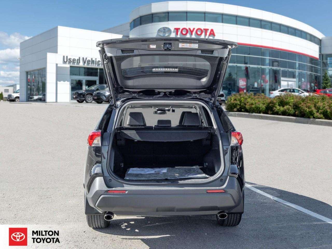 2024 Toyota RAV4 XLE PREMIUM AWD LEATHER SEATING SUNROOF CARPLAY ONE OWNER XLE Photo