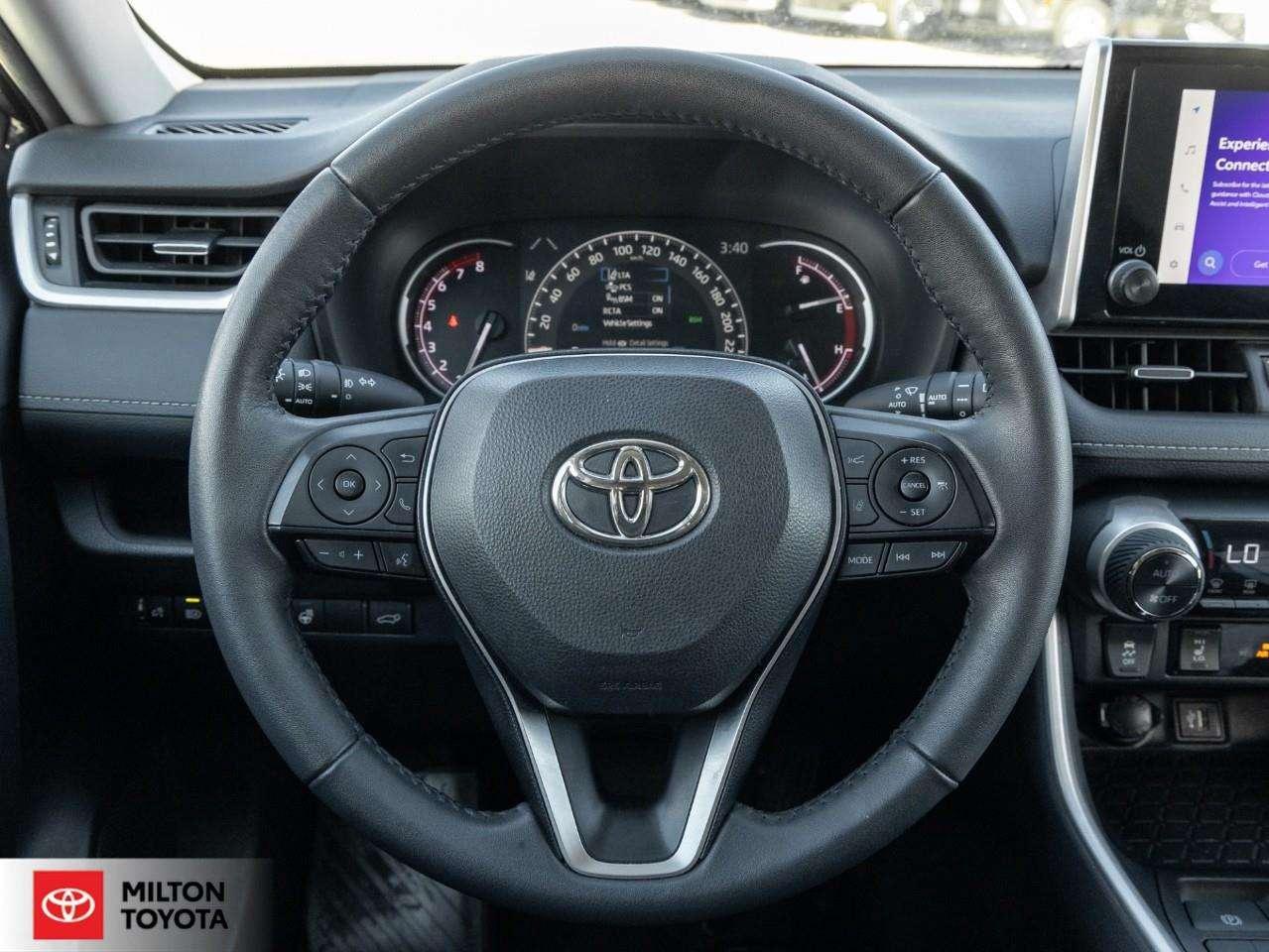 2024 Toyota RAV4 XLE PREMIUM AWD LEATHER SEATING SUNROOF CARPLAY ONE OWNER XLE Photo