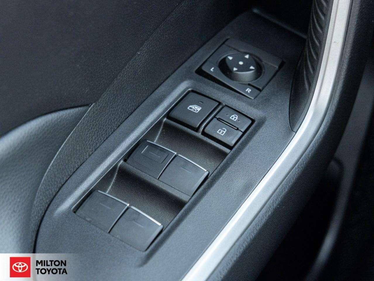 2024 Toyota RAV4 XLE PREMIUM AWD LEATHER SEATING SUNROOF CARPLAY ONE OWNER XLE Photo