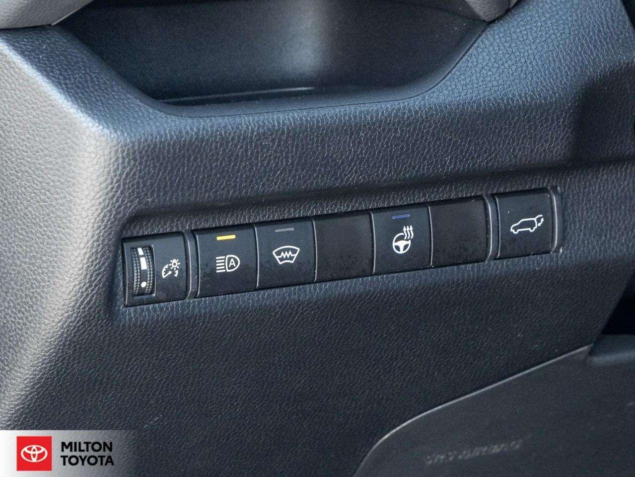 2024 Toyota RAV4 XLE PREMIUM AWD LEATHER SEATING SUNROOF CARPLAY ONE OWNER XLE Photo