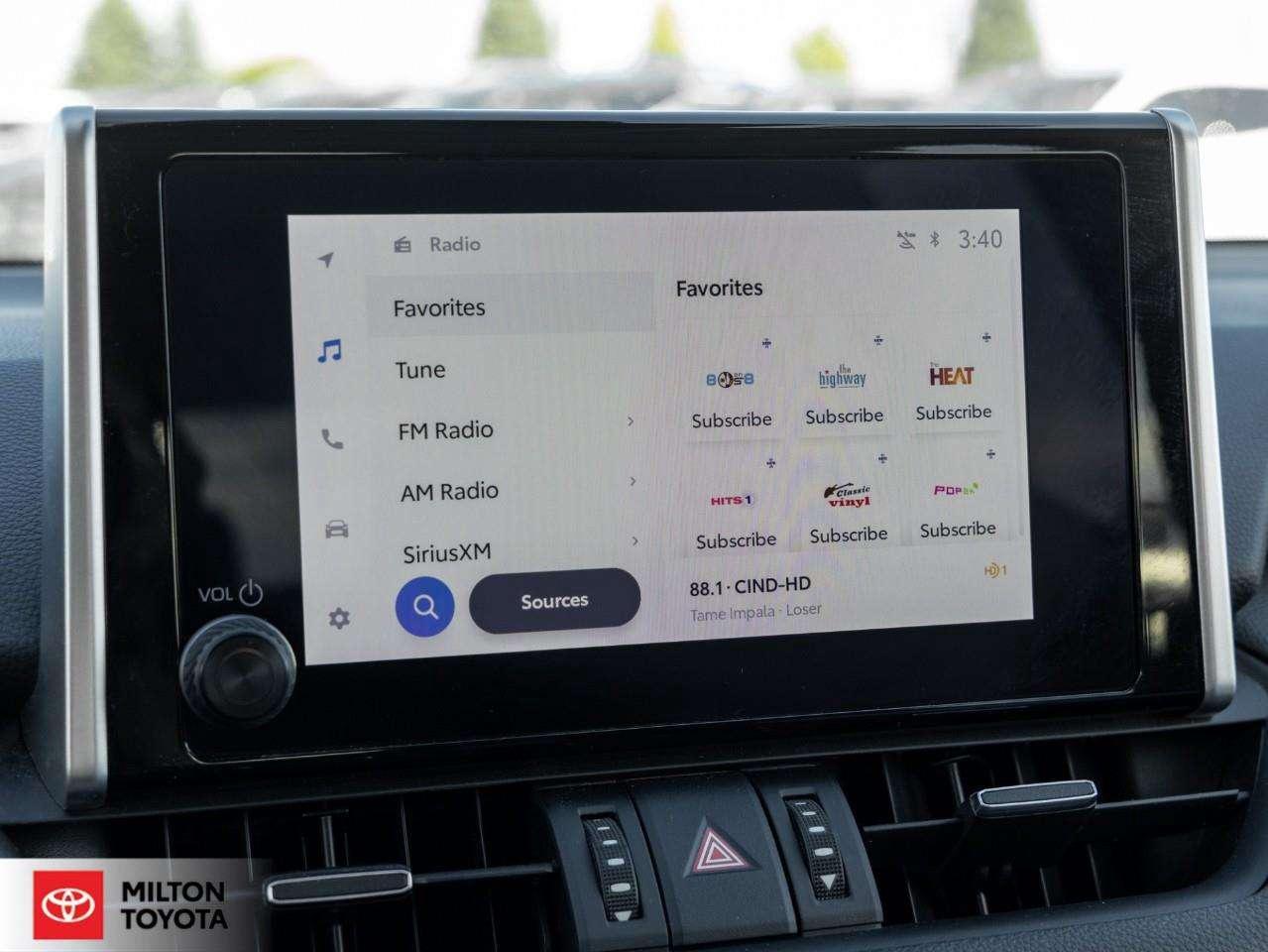 2024 Toyota RAV4 XLE PREMIUM AWD LEATHER SEATING SUNROOF CARPLAY ONE OWNER XLE Photo