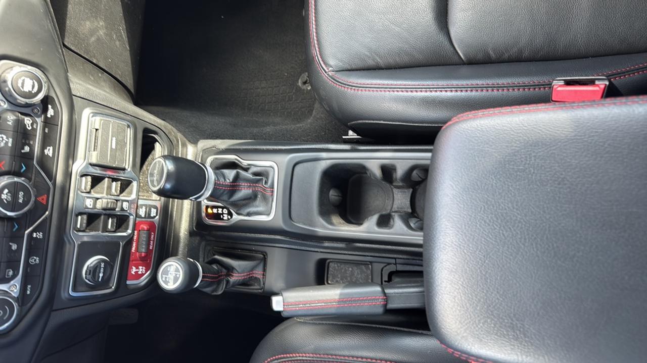 2023 Jeep Gladiator 3.6L V6, LED Lighting, Trailer Tow, Cold Weather Photo
