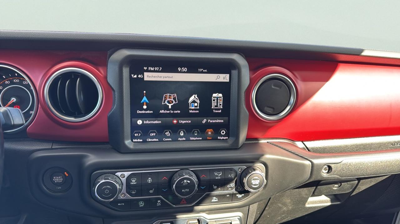 2023 Jeep Gladiator 3.6L V6, LED Lighting, Trailer Tow, Cold Weather Photo
