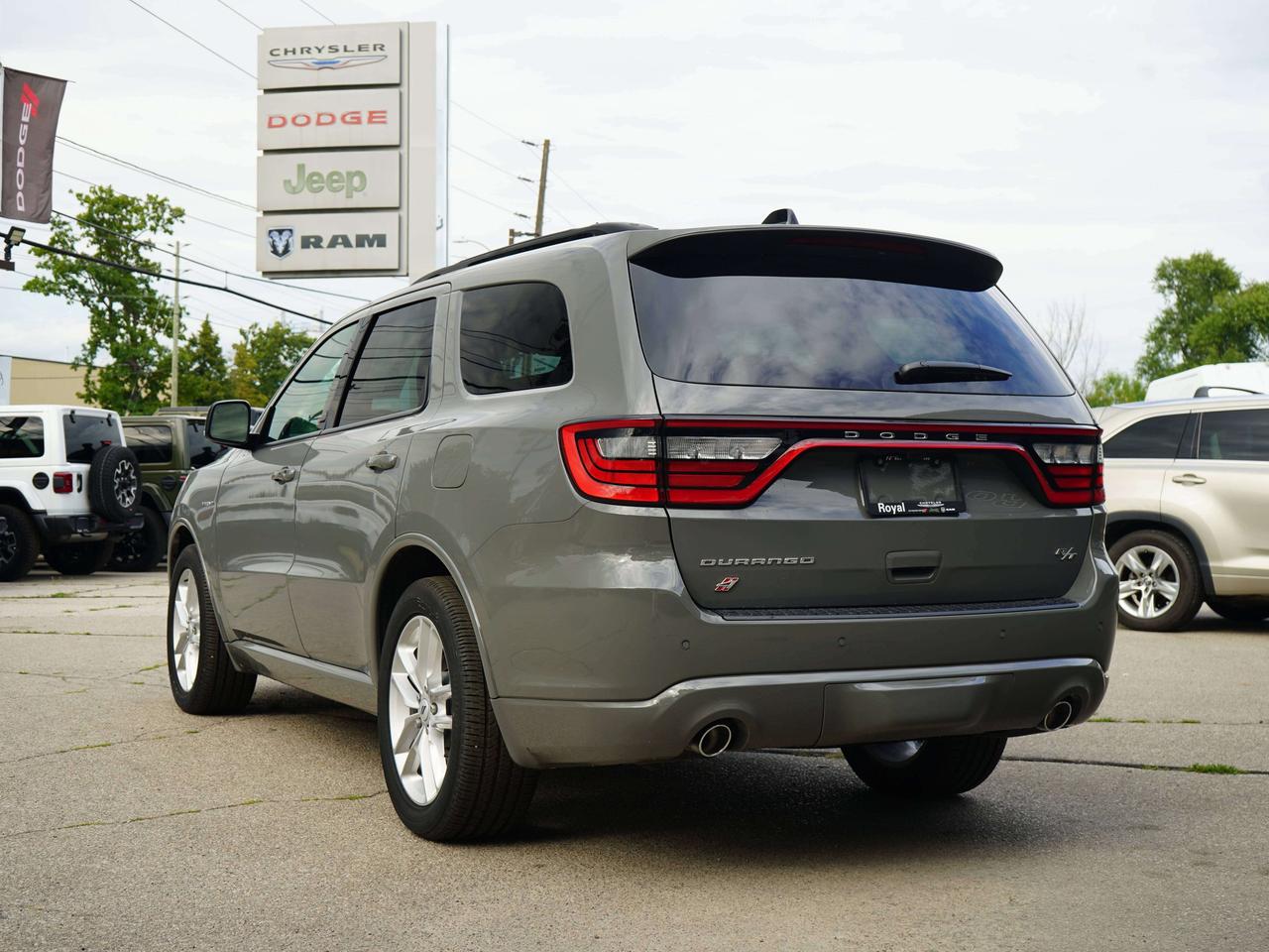 2025 Dodge Durango R/T PLUS, 5.7 HEMI V8, CARPLAY Photo