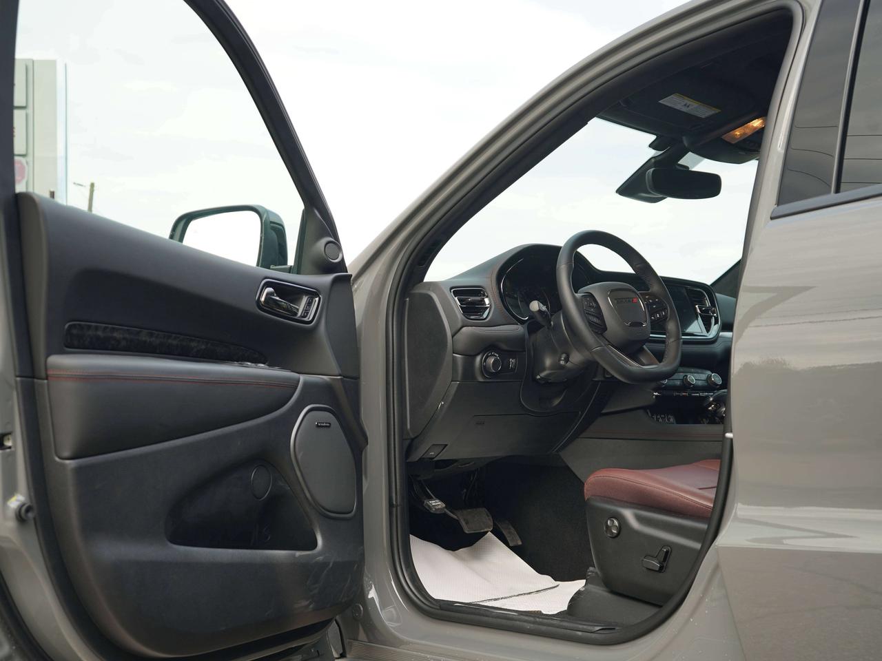 2025 Dodge Durango R/T PLUS, 5.7 HEMI V8, CARPLAY Photo