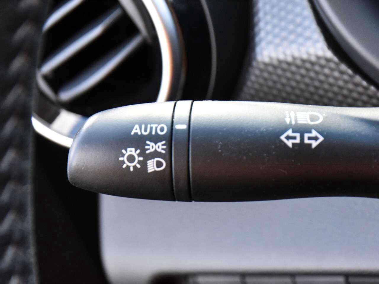 2021 Nissan Kicks APPLE CARPLAY, REMOTE START, HEATED SEATS Photo